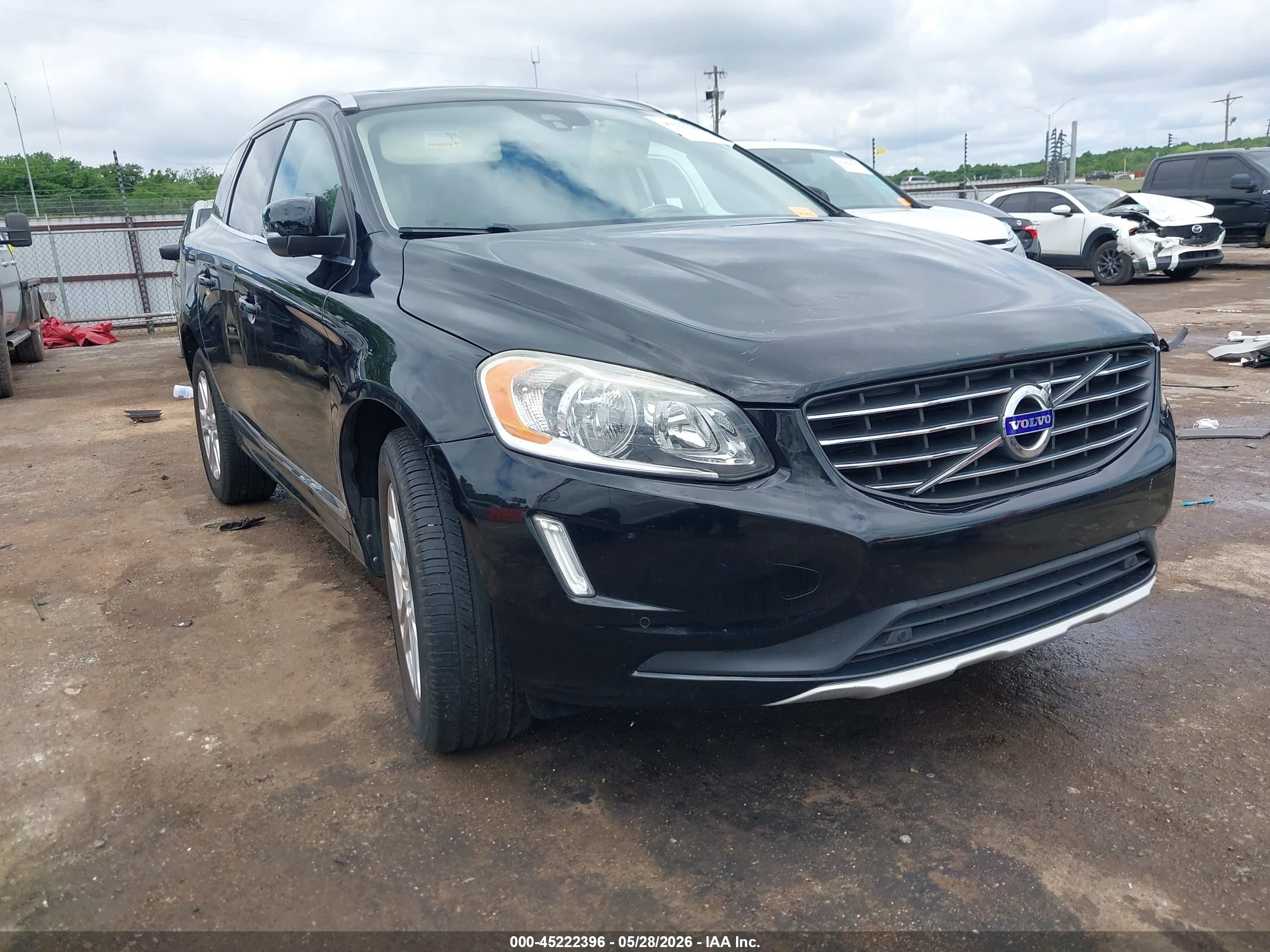 2015 Volvo XC60 T5 Drive-E Premier, VIN YV440MDK5F2720781 — Side