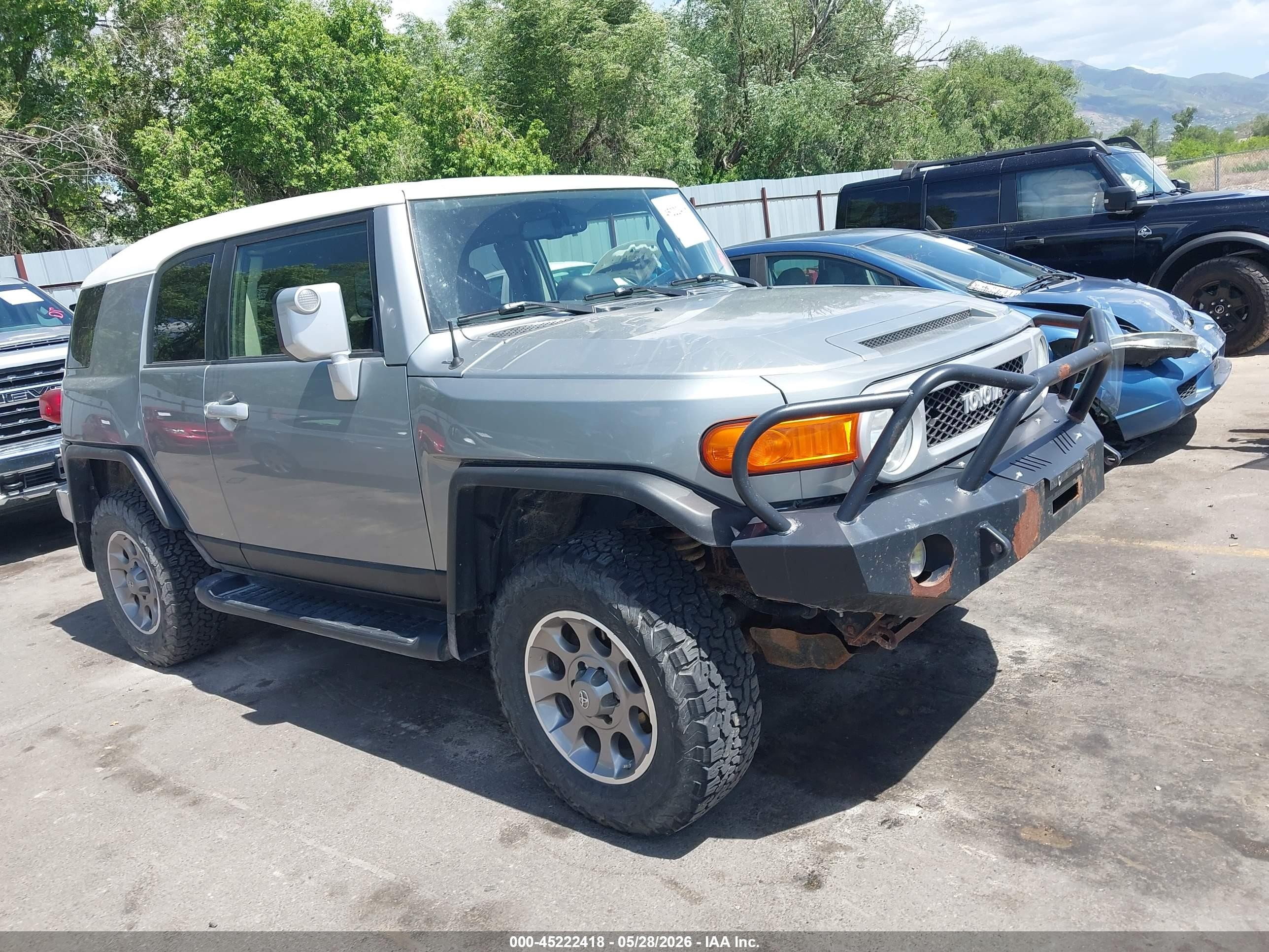 2012 Toyota FJ Cruiser, VIN JTEBU4BF1CK138317 — Auction photo 1 of 6