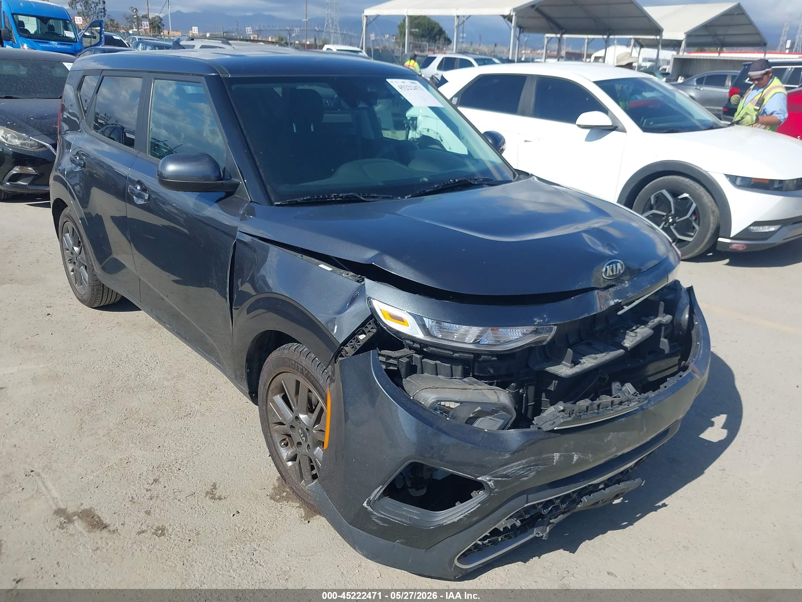 2021 Kia Soul LX, VIN KNDJ23AU1M7795428 — Front end