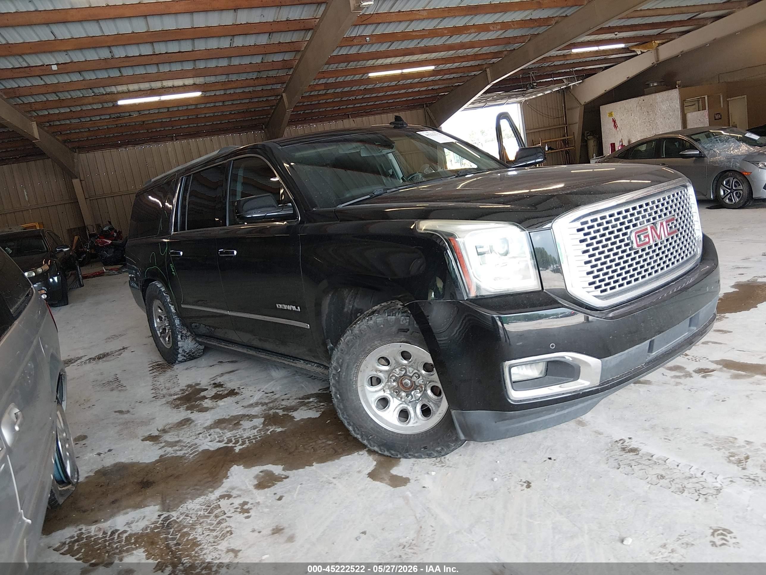 2016 GMC Yukon XL Denali, VIN 1GKS2HKJ0GR324566 — Side