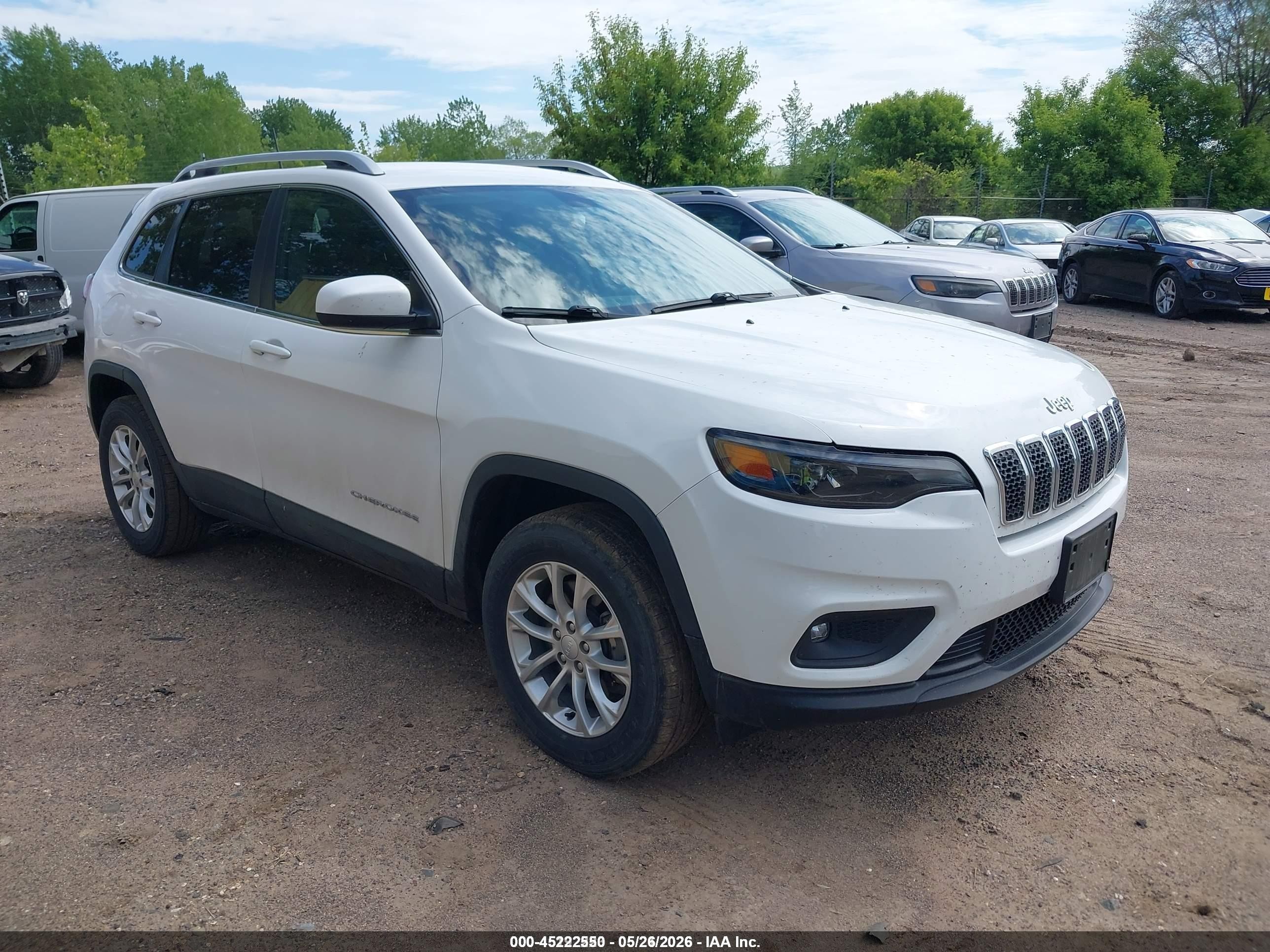 2019 Jeep Cherokee Latitude, VIN 1C4PJMCB9KD341182 — Normal wear