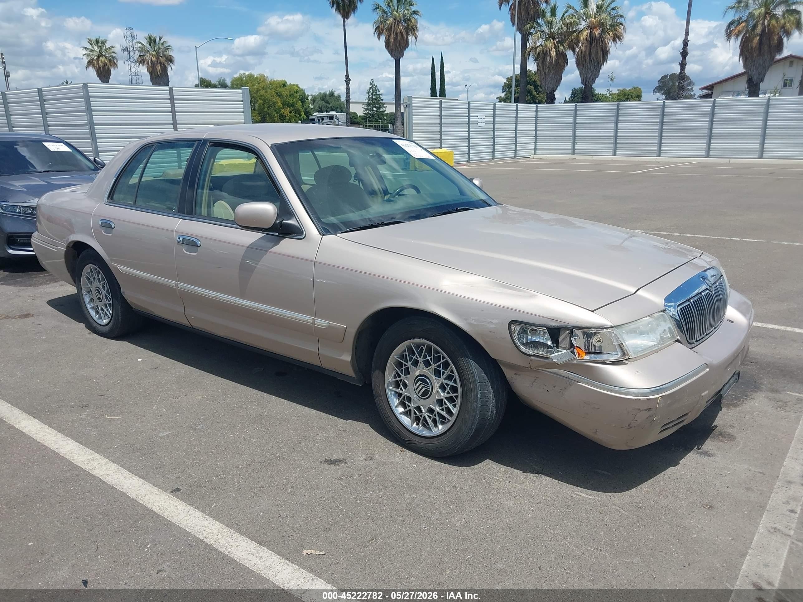 1998 Mercury Grand Marquis GS, VIN 2MEFM74W5WX646522 — Front end