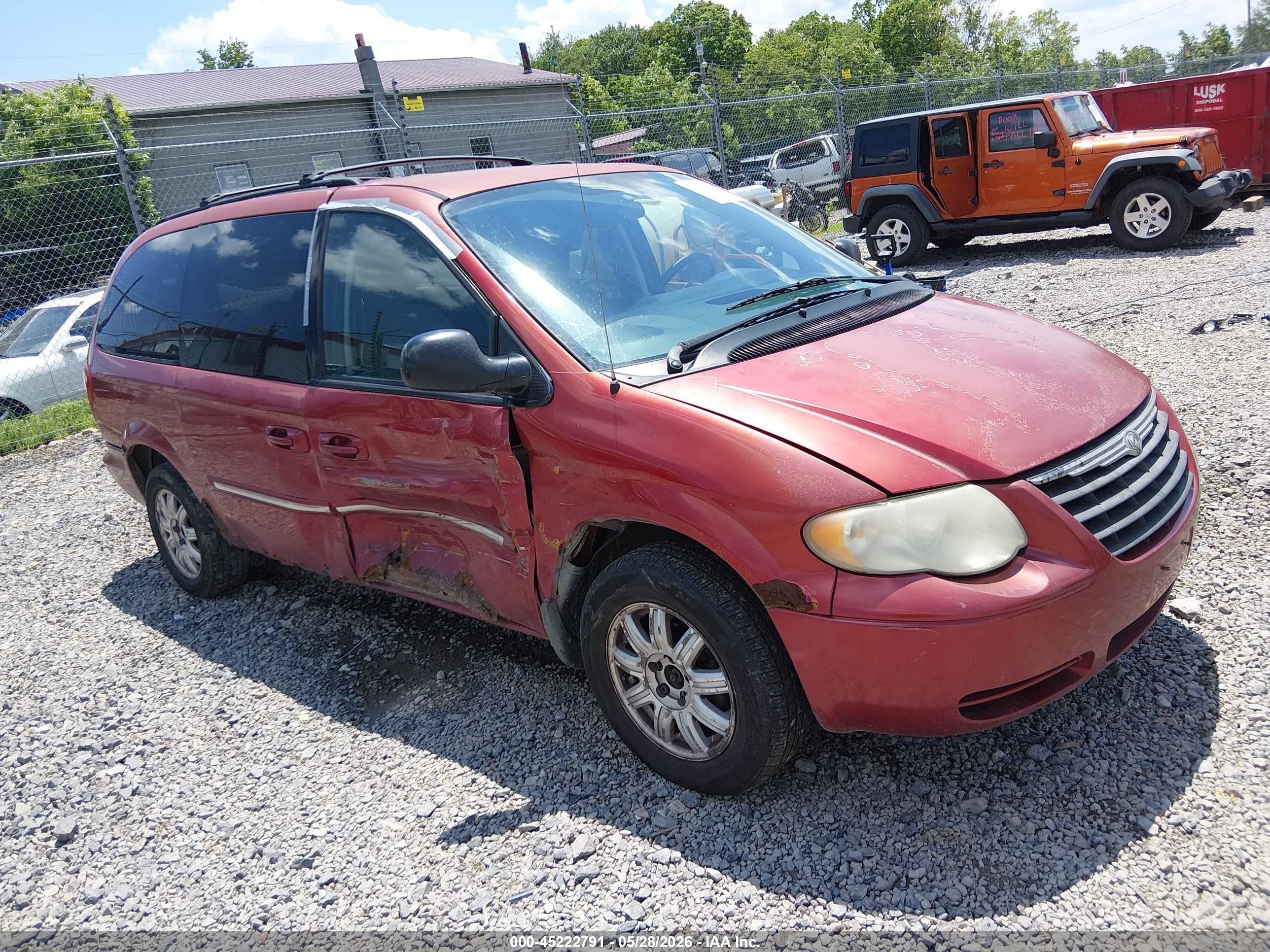 2007 Chrysler Town & Country Touring, VIN 2A4GP54LX7R281827 — Side