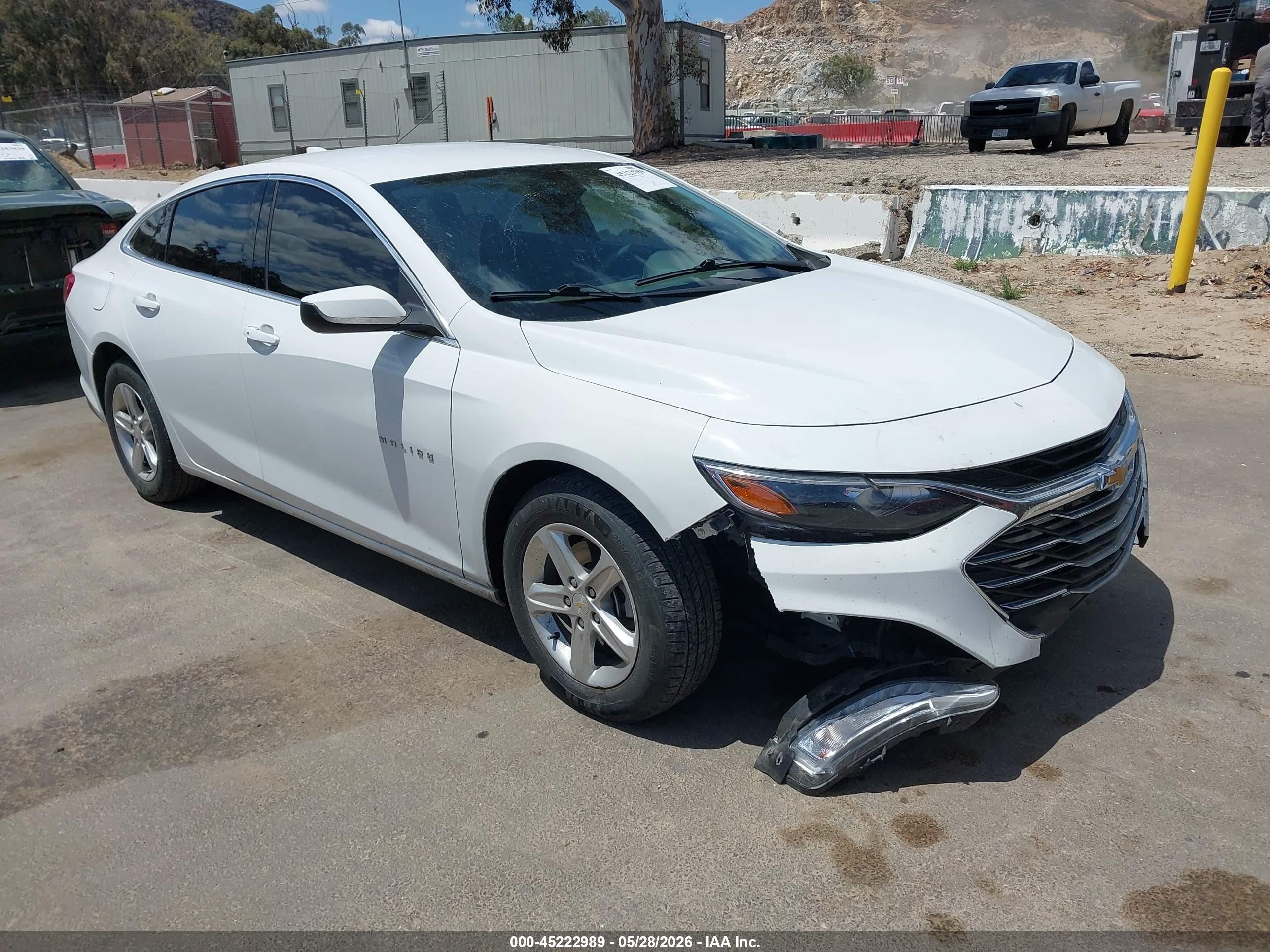 2022 Chevrolet Malibu LT, VIN 1G1ZD5ST3NF195038 — Front end