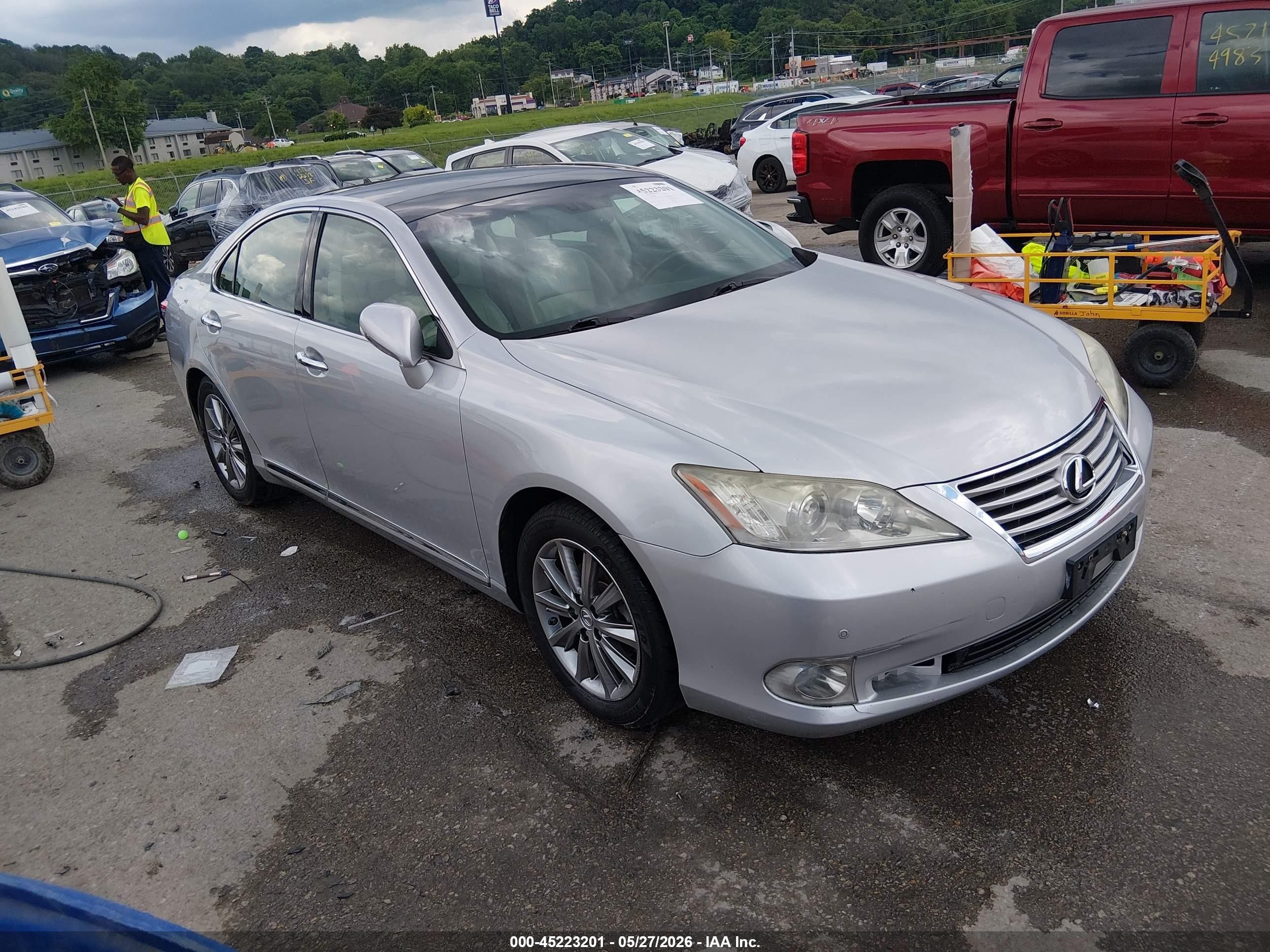 2011 Lexus ES 330, VIN JTHBK1EG0B2466029 — Rear end
