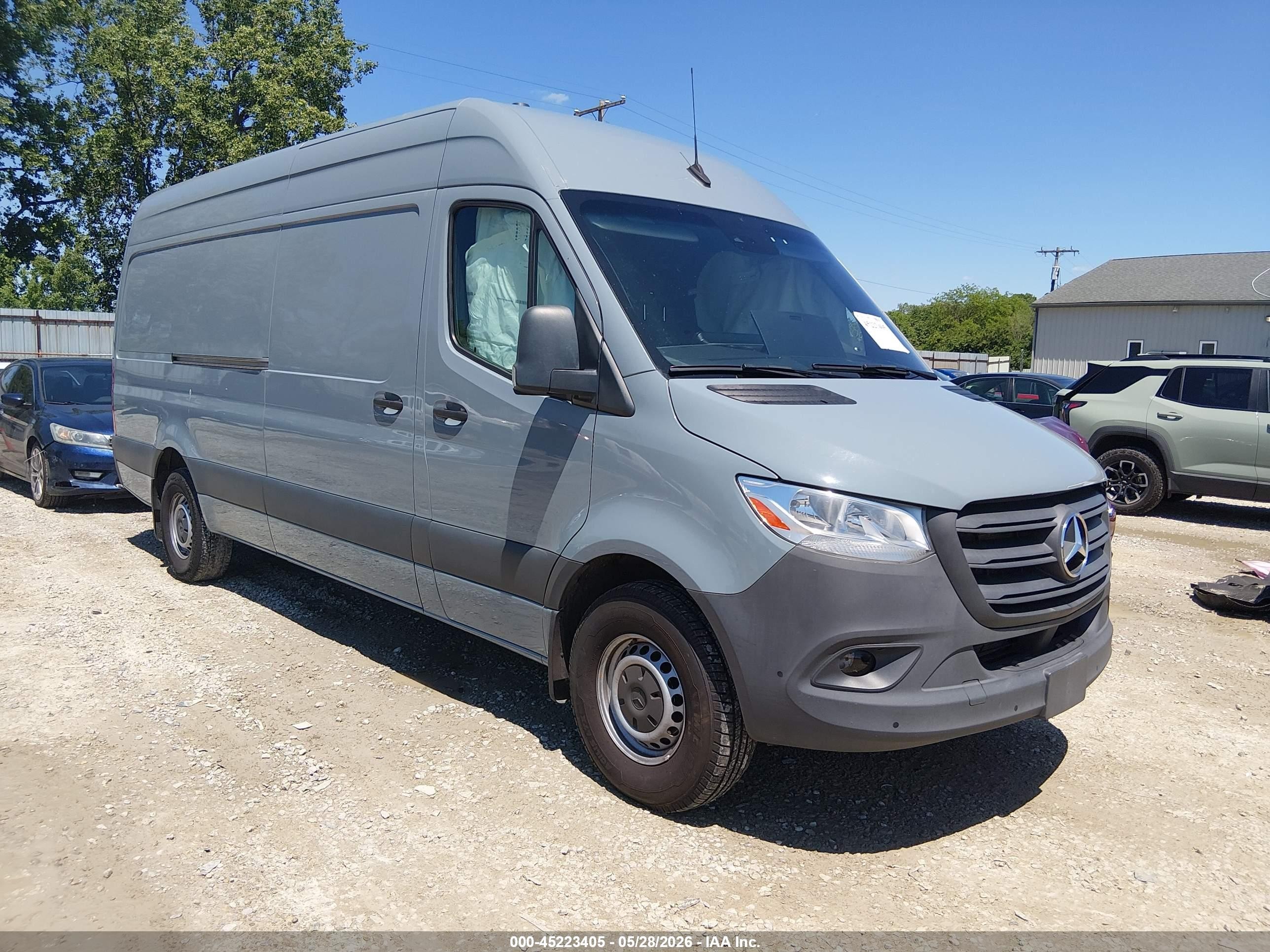 2023 Mercedes-Benz Sprinter Cargo, VIN W1Y4NCHY7PT154904 — Бок