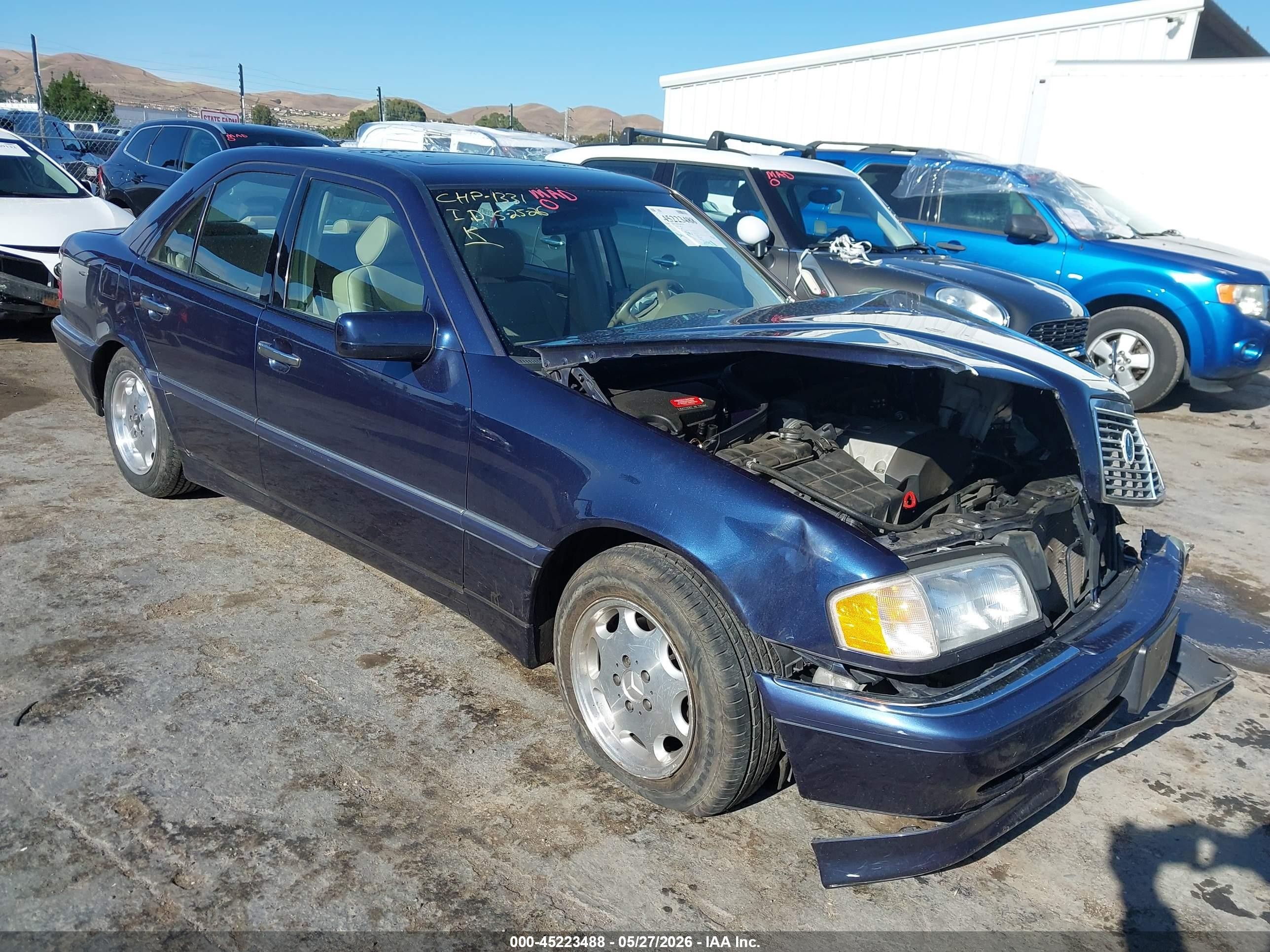 1998 Mercedes-Benz C 230/260/280/320, VIN WDBHA23G7WA635772 — Front end