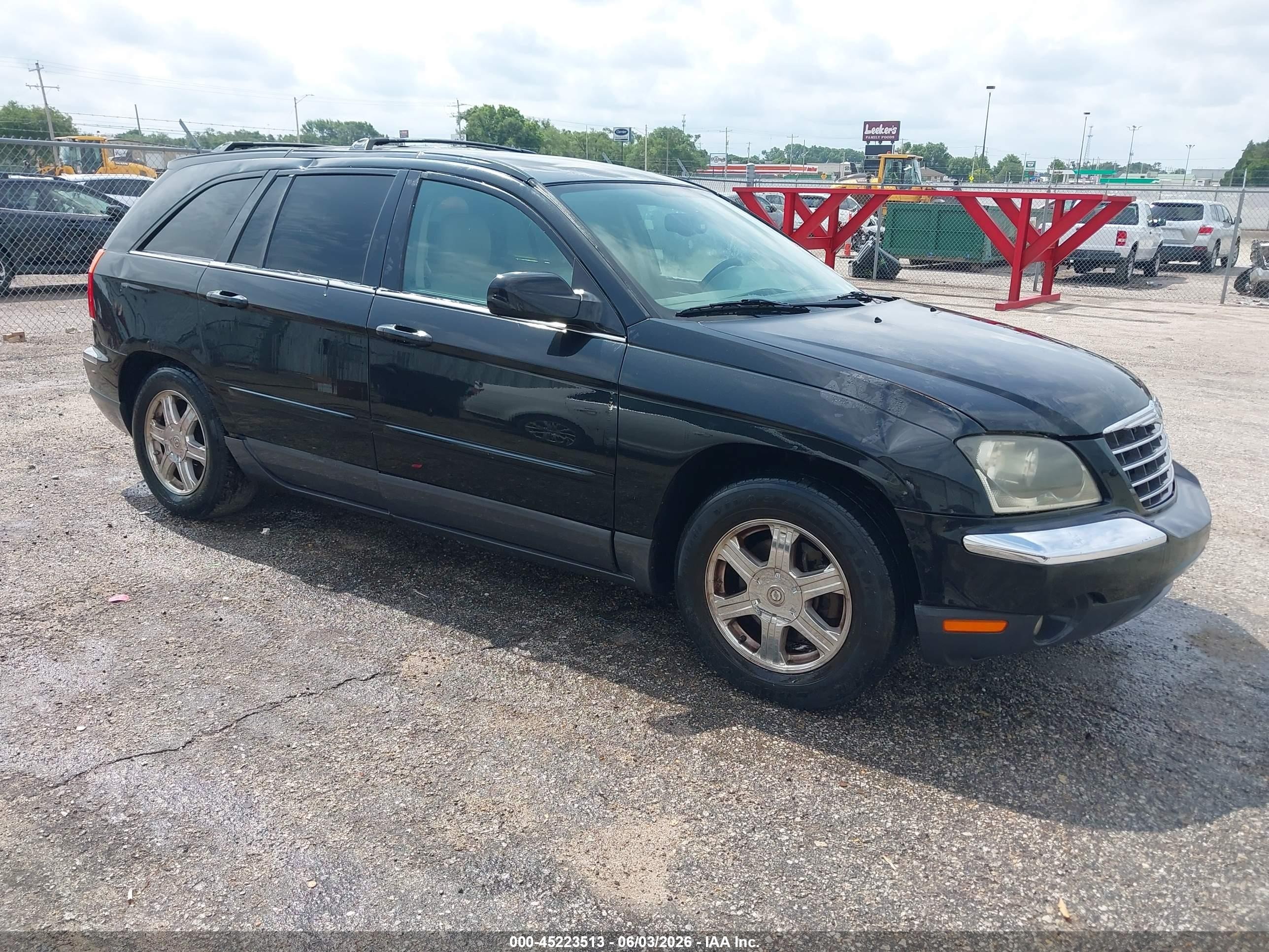 2004 Chrysler Pacifica, VIN 2C8GF684X4R558195 — Front end