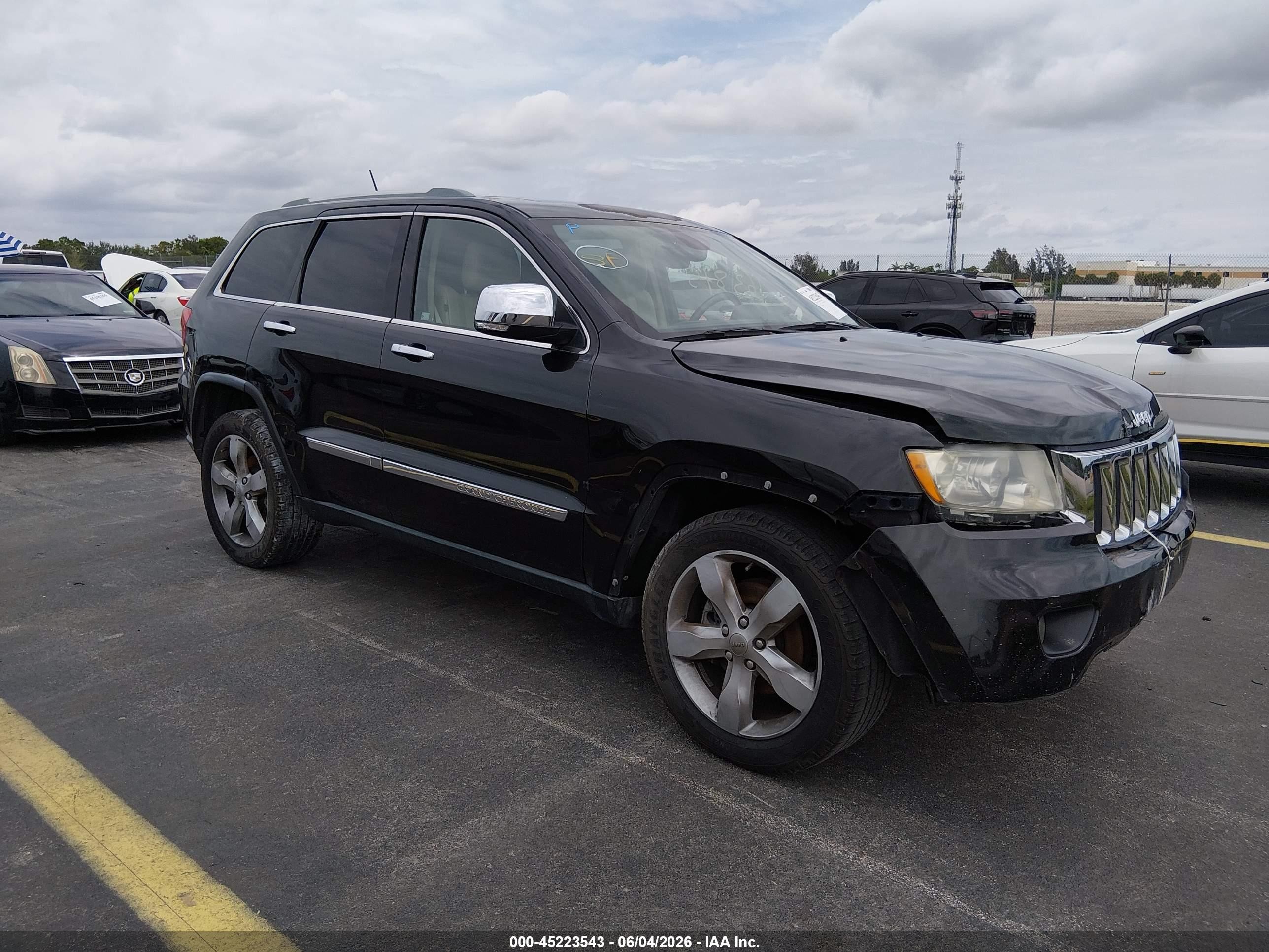 2013 Jeep Grand Cherokee Limited, VIN 1C4RJEBG6DC546298 — Side