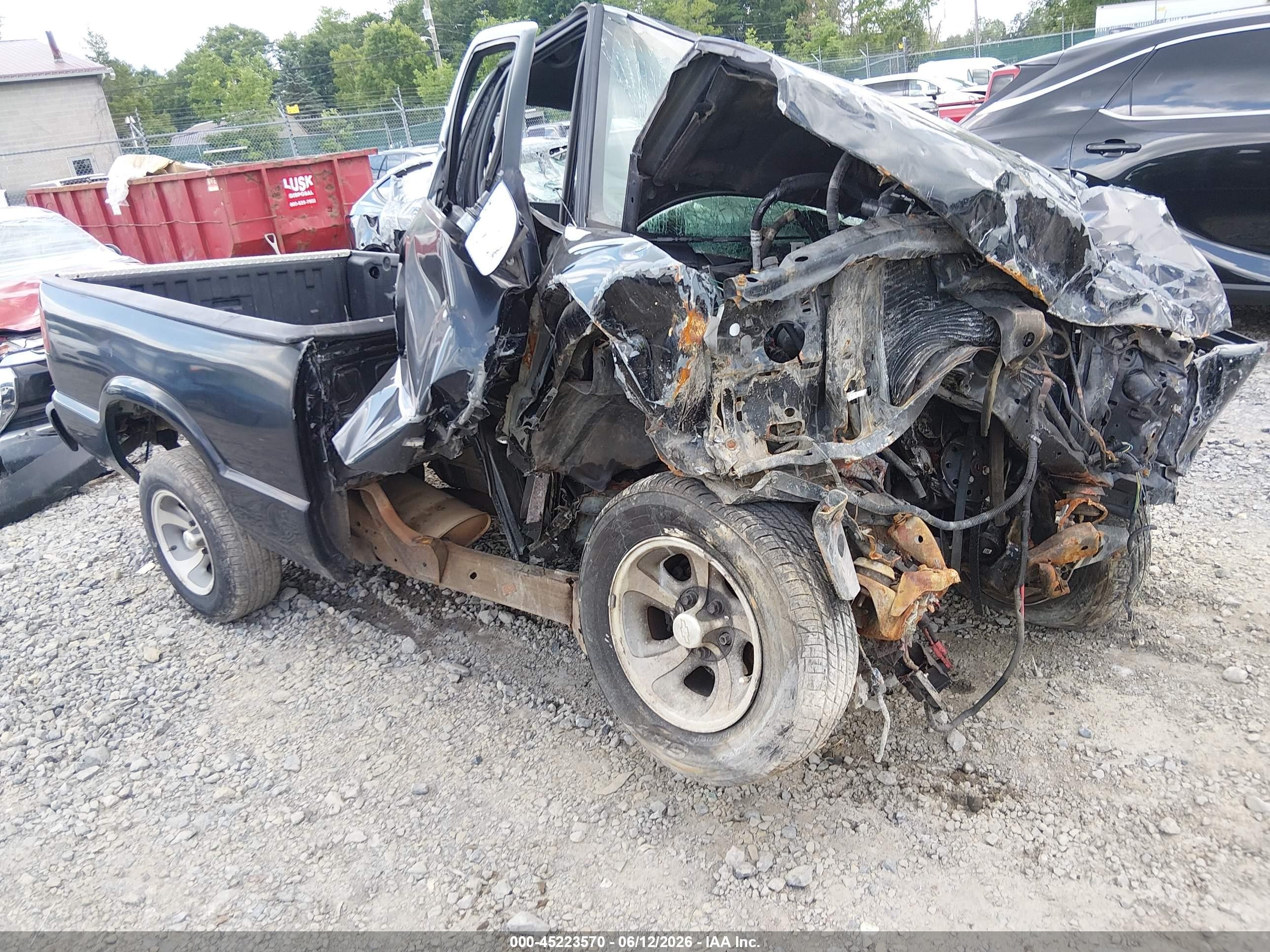 2000 Chevrolet S-10 LS, VIN 1GCCS1440YK127499 — All over