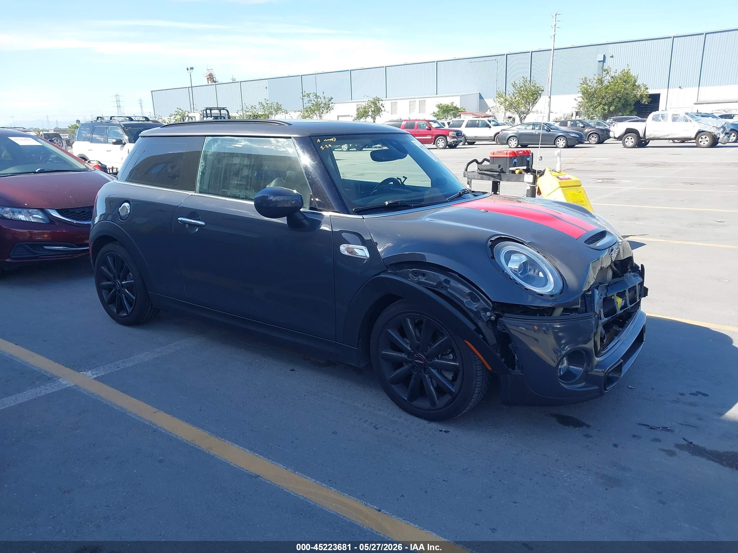 2020 MINI Hardtop Cooper S, VIN WMWXR5C0XL2M31397 — Перед