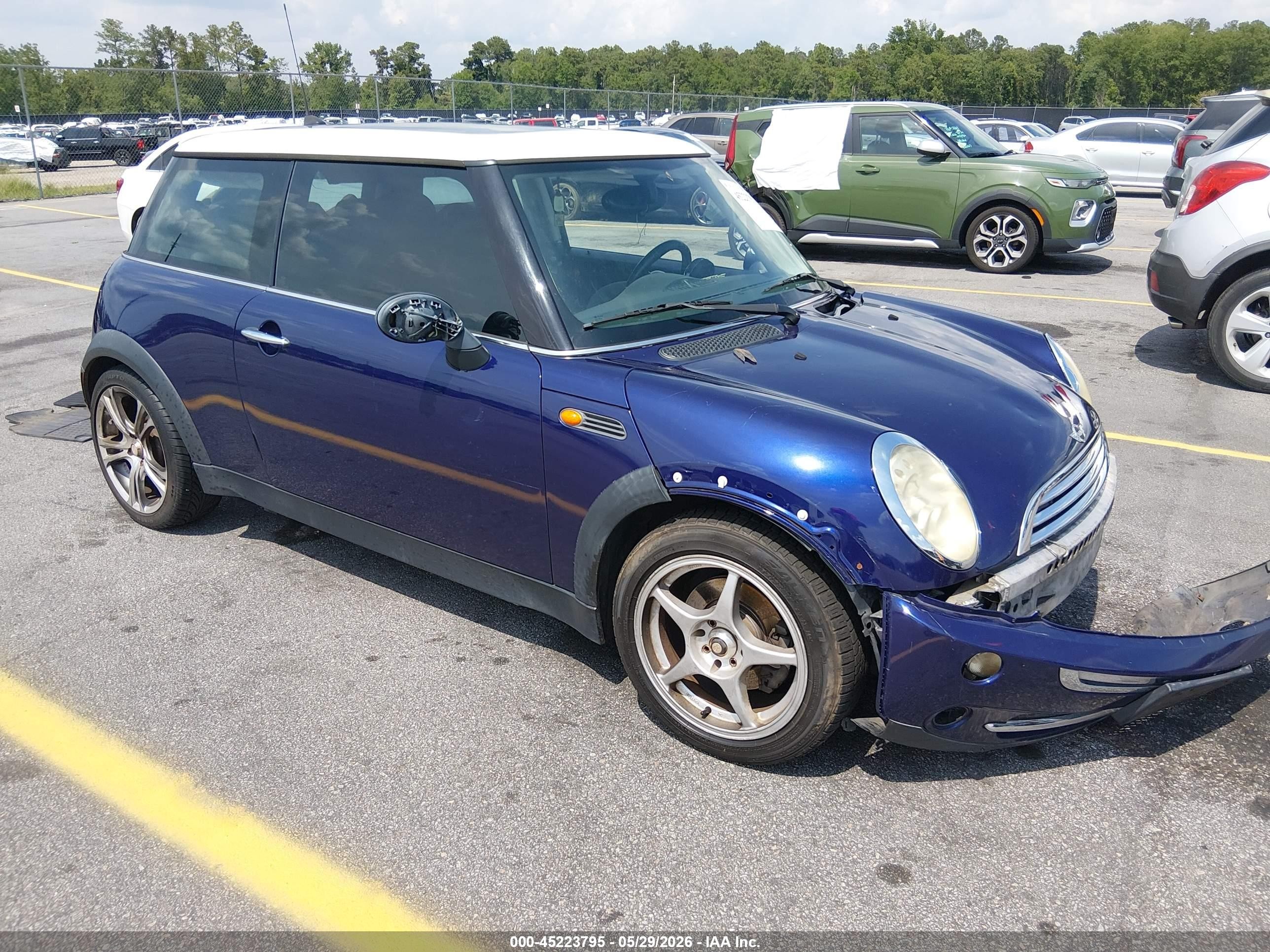 2005 MINI Hardtop, VIN WMWRC33455TJ64796 — Перед