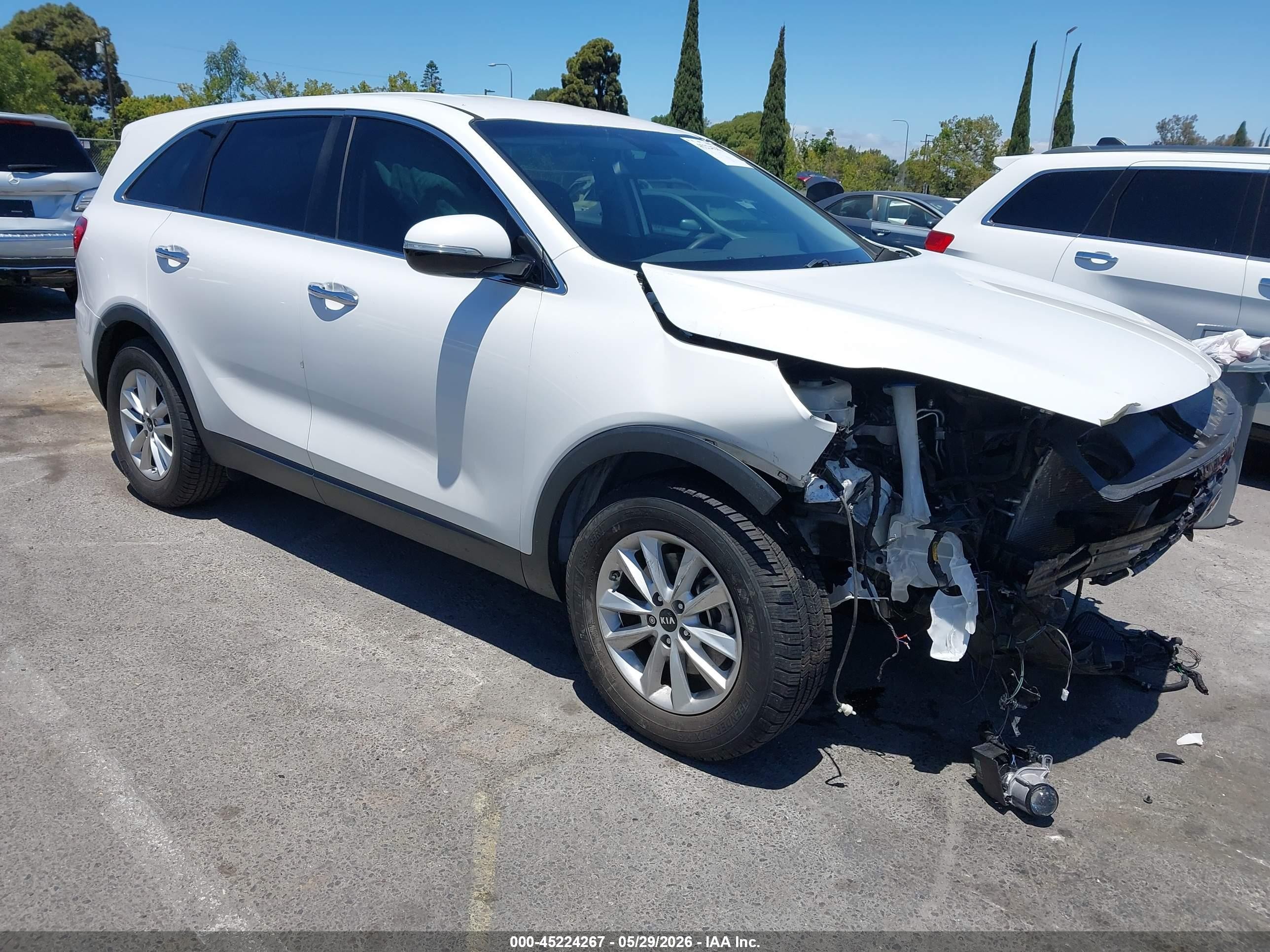 2019 Kia Sorento LX, VIN 5XYPG4A36KG549984 — Front end