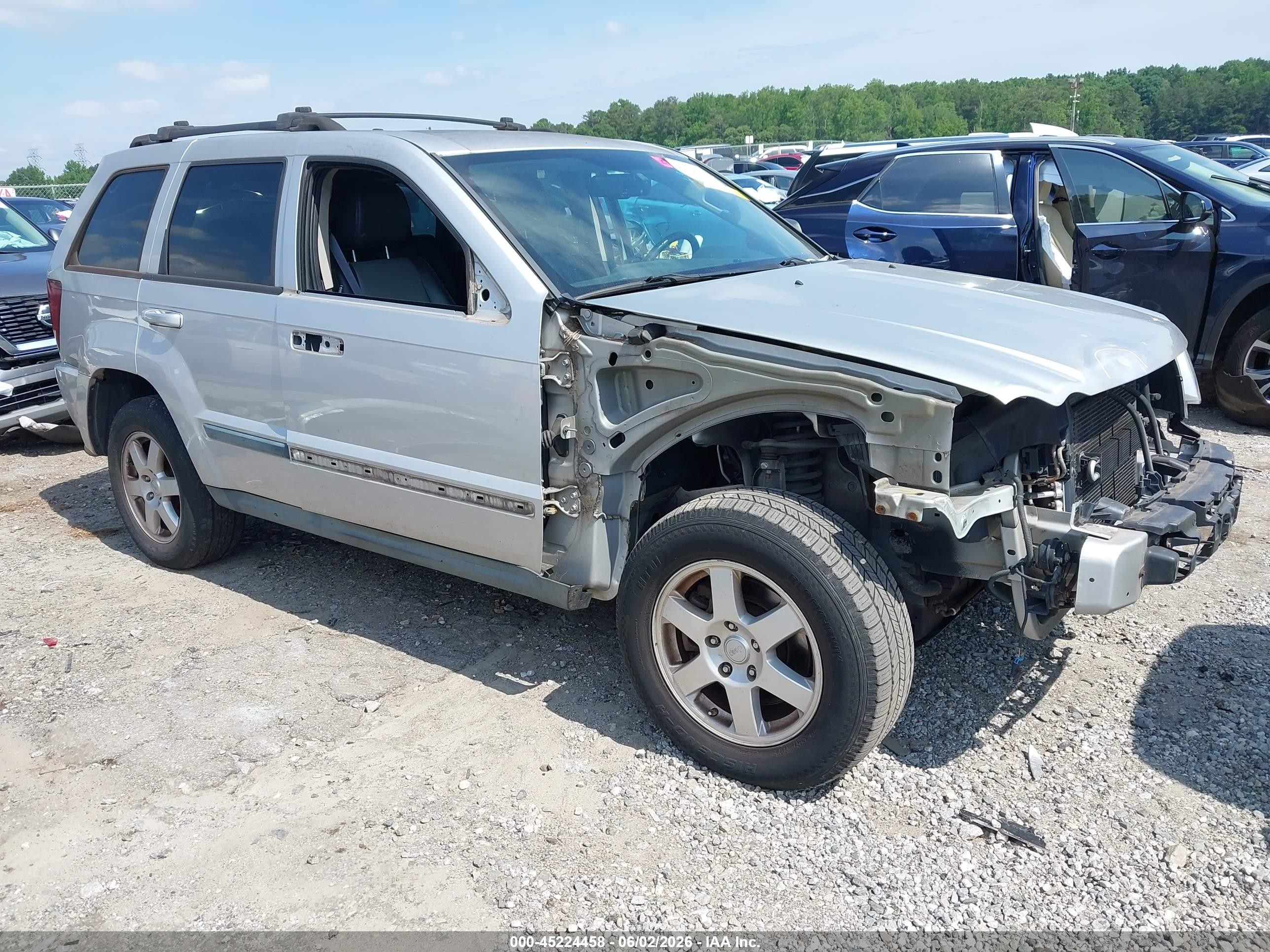2008 Jeep Grand Cherokee Laredo, VIN 1J8GR48K78C206954 — Front end