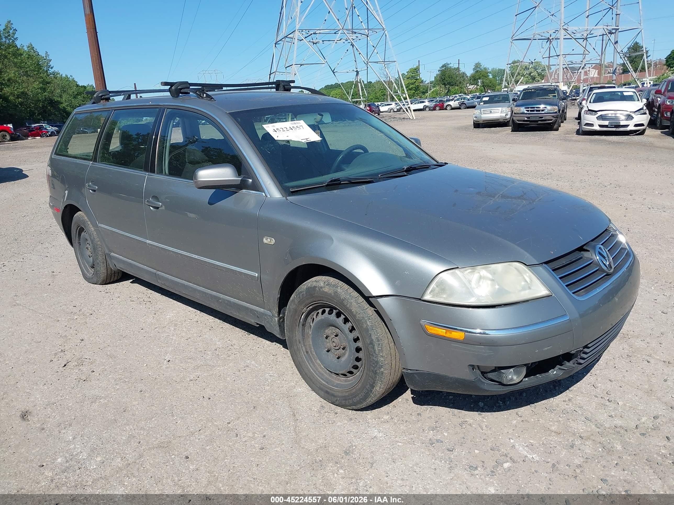 2002 Volkswagen Passat, VIN WVWXH63BX2E104993 — Перед