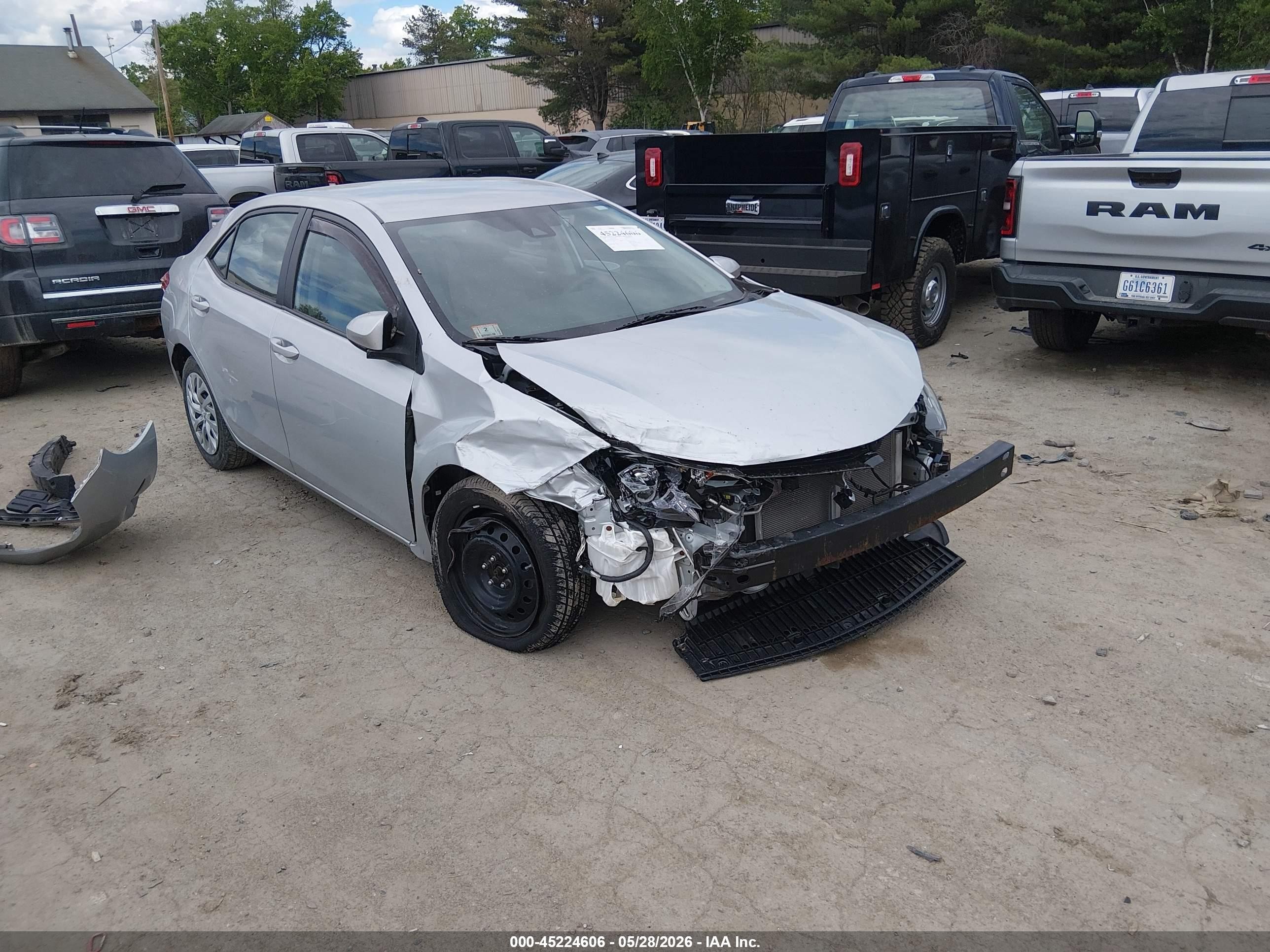 2018 Toyota Corolla LE, VIN 2T1BURHE4JC991129 — Front end