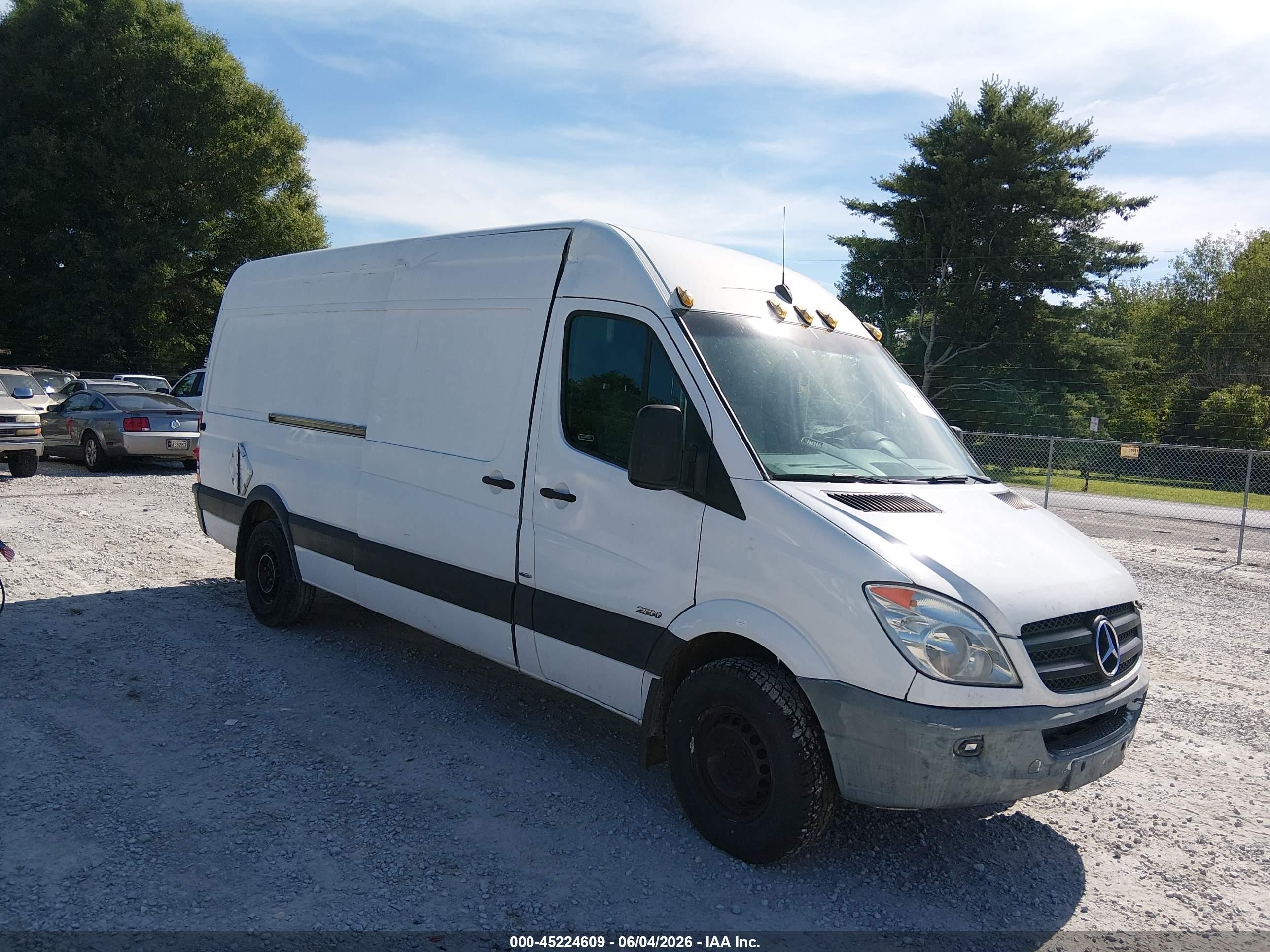 2011 Mercedes-Benz Sprinter Cargo, VIN WD3PE8CB9B5600530 — Side