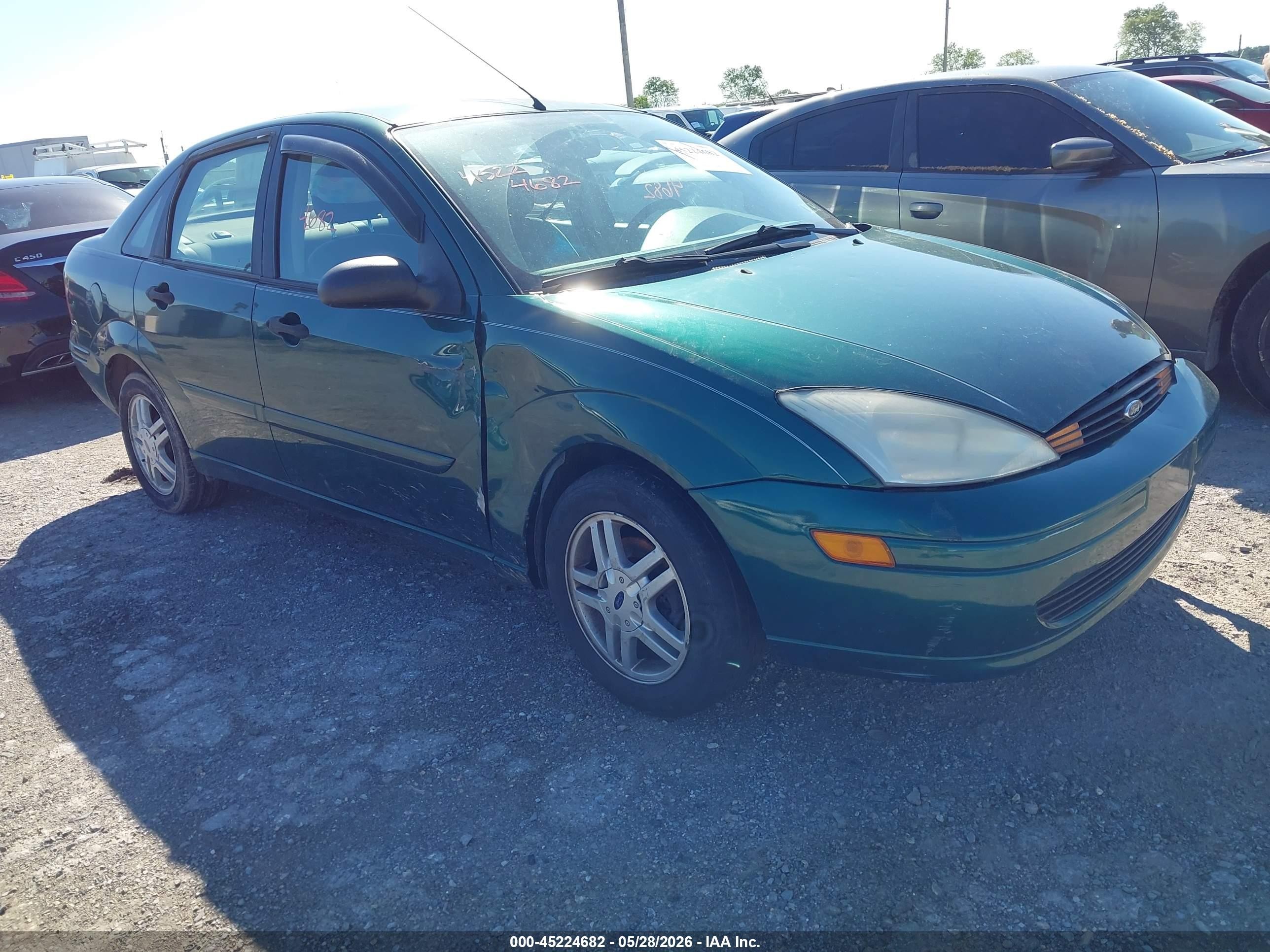 2000 Ford Focus SE, VIN 1FAFP3430YW334605 — Перед
