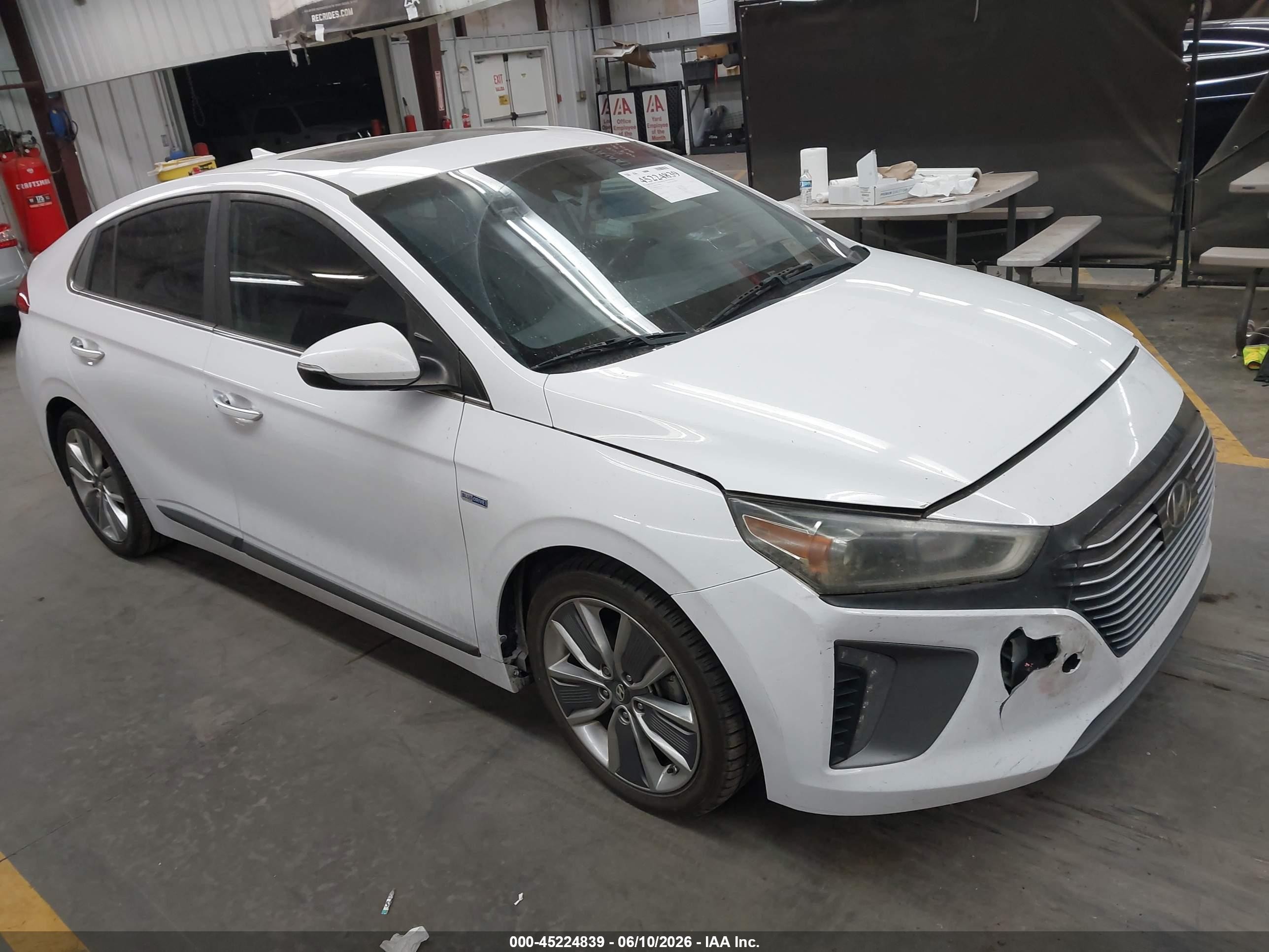 2017 Hyundai Ioniq Limited, VIN KMHC05LC4HU031655 — Перед