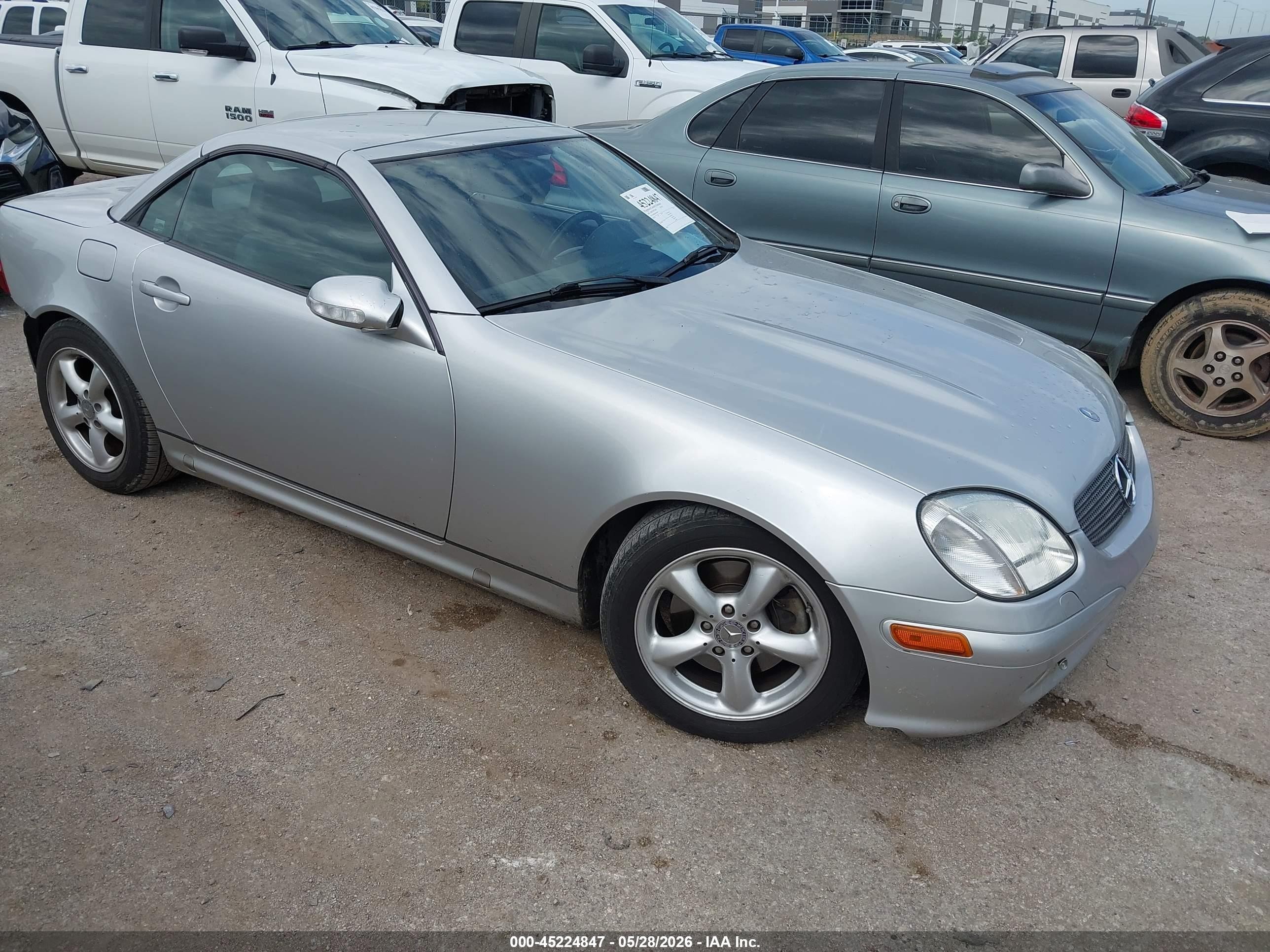 2004 Mercedes-Benz SLK 230/320, VIN WDBKK65F94F300477 — Rear end