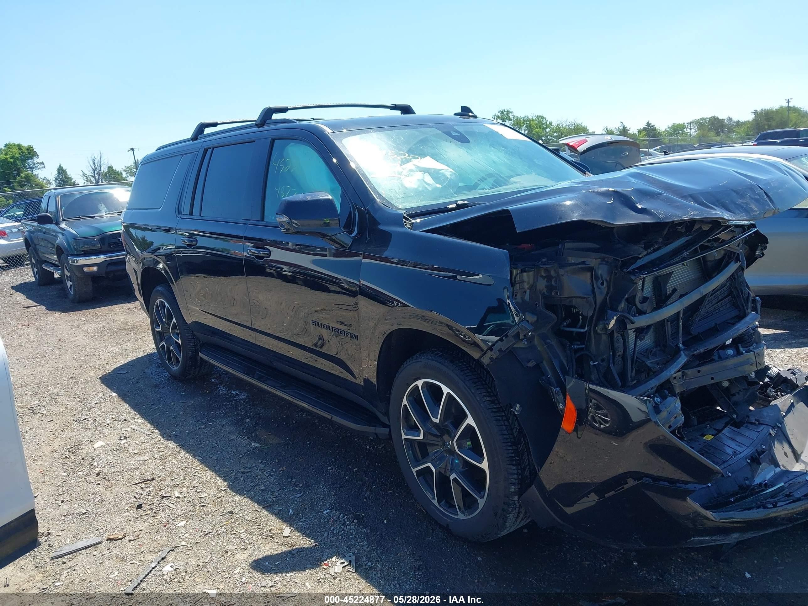 2022 Chevrolet Suburban RST, VIN 1GNSKEKD8NR230900 — Перед