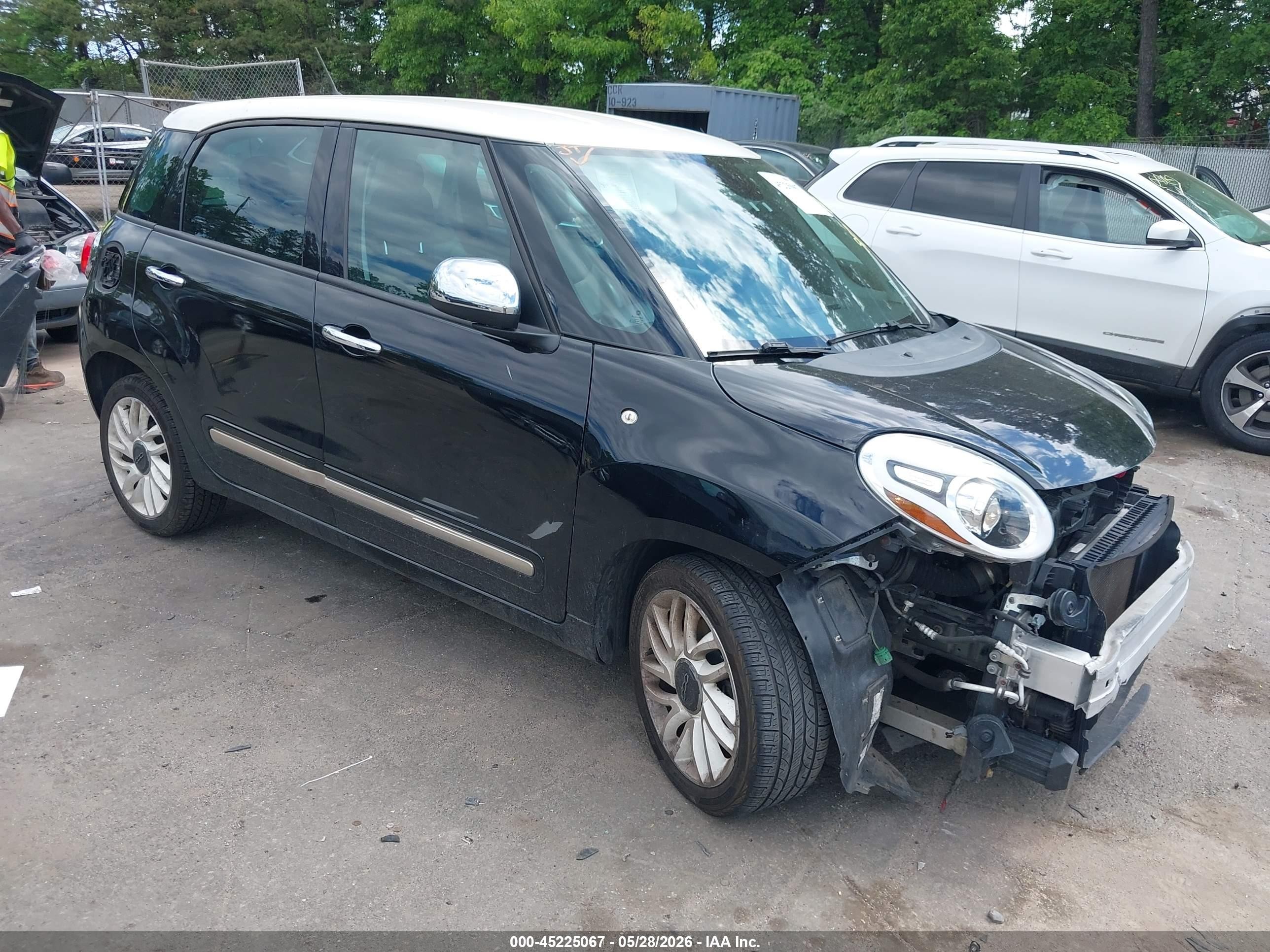 2014 FIAT 500L Lounge, VIN ZFBCFACH1EZ023165 — Front end