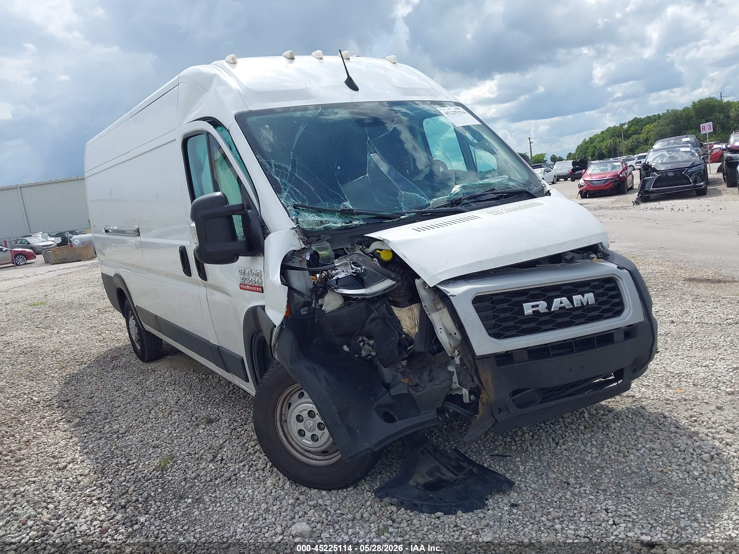2022 Ram ProMaster Cargo, VIN 3C6MRVJG6NE115451 — Front end