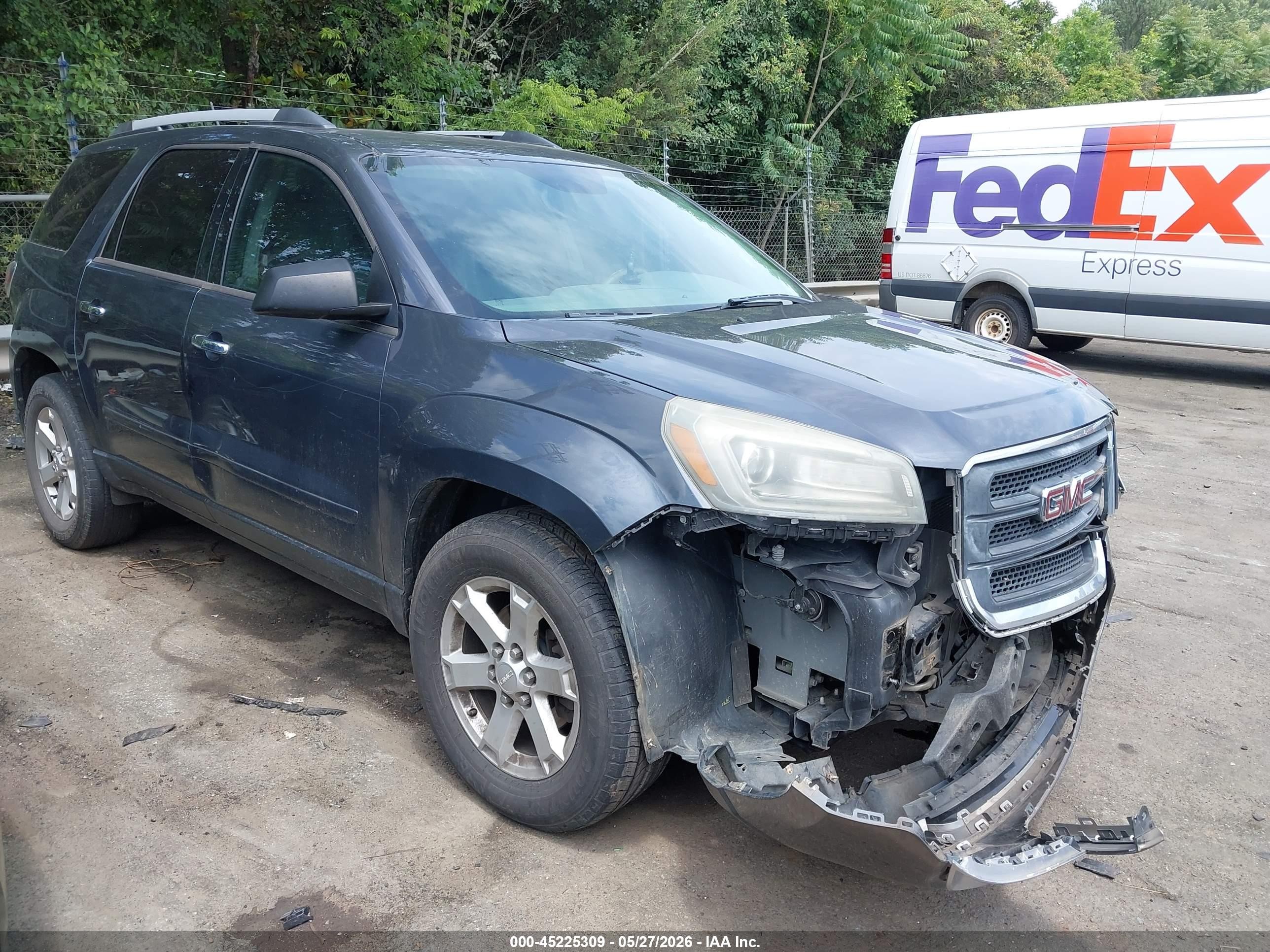 2014 GMC Acadia SLE, VIN 1GKKRPKD0EJ106722 — Front end