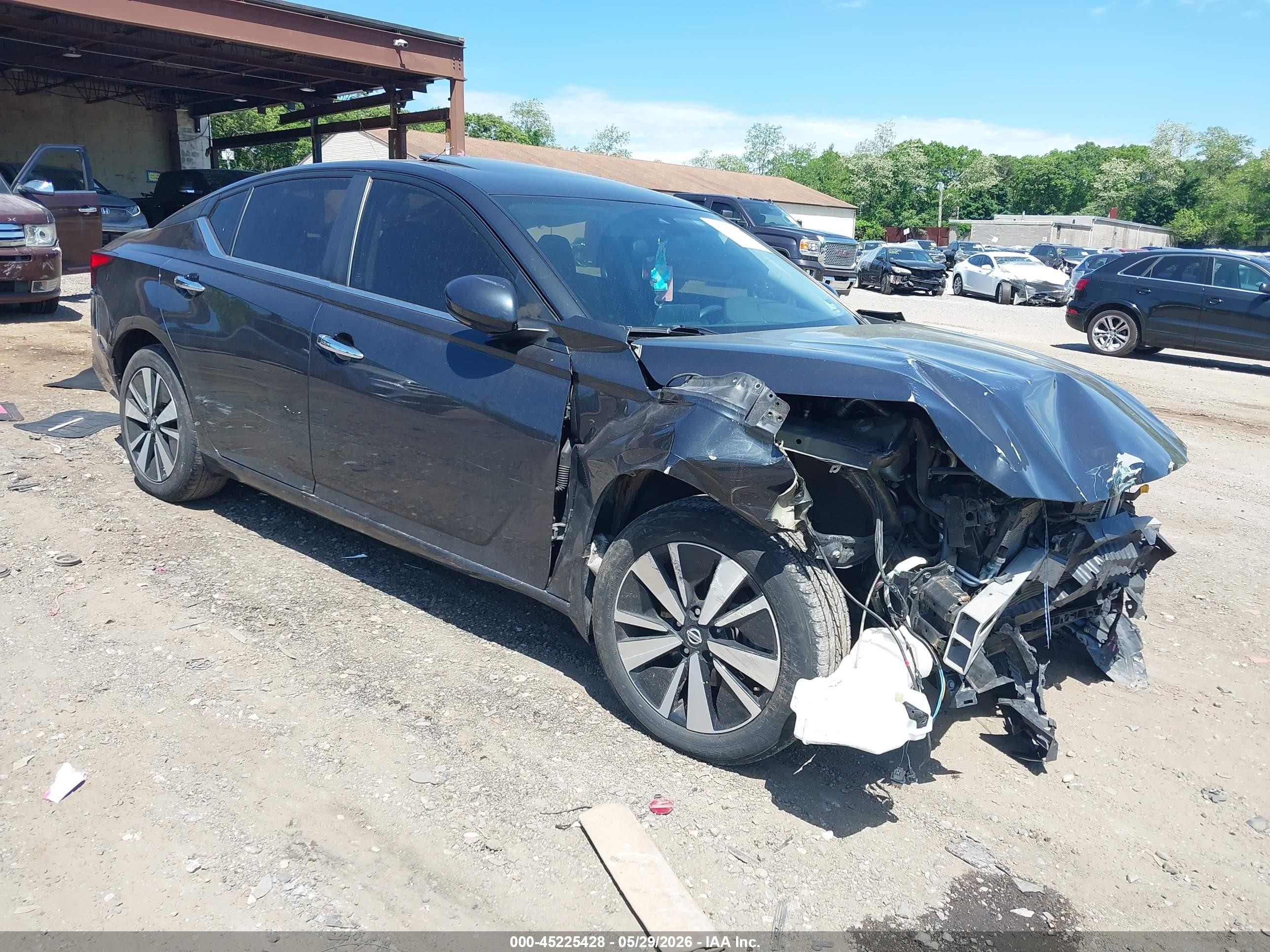 2022 Nissan Altima SV, VIN 1N4BL4DVXNN361555 — Front end