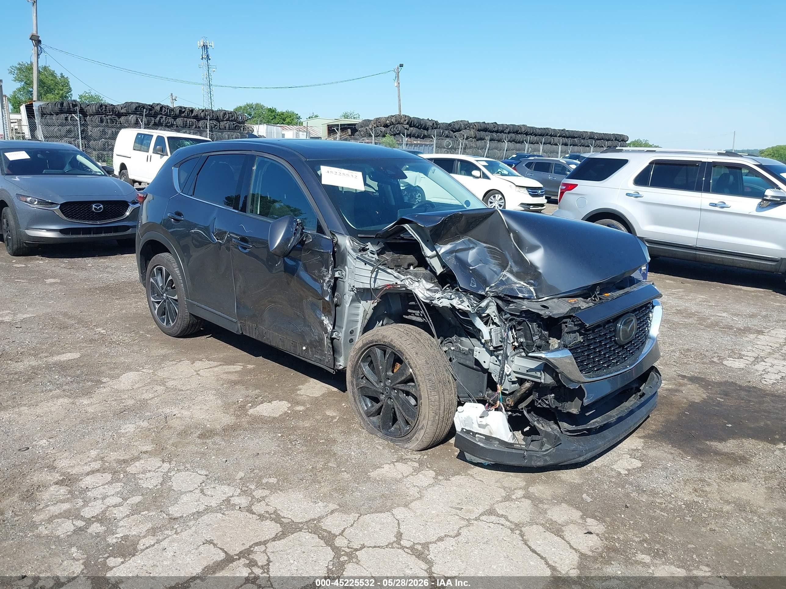 2022 Mazda CX-5 S Premium Plus, VIN JM3KFBEM0N0580802 — Перед