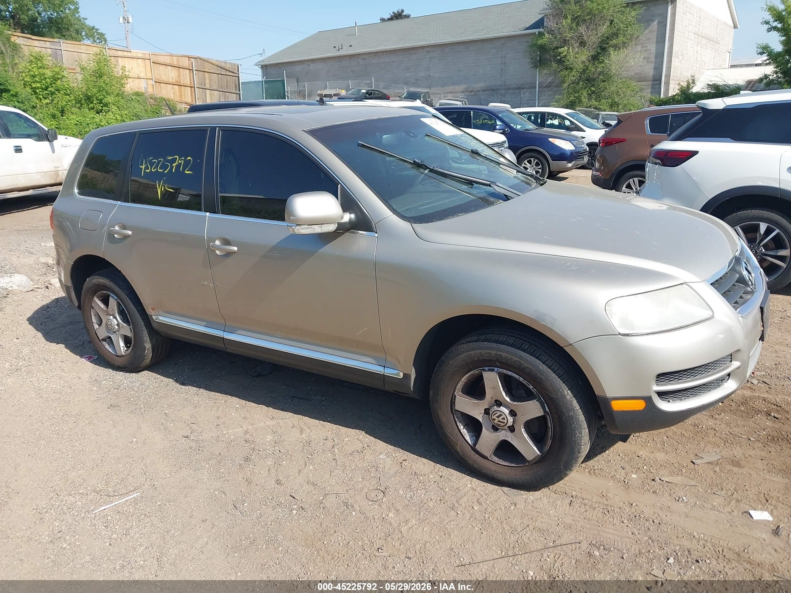 2006 Volkswagen Touareg 3.2L V6, VIN WVGZG77L56D041197 — Перед