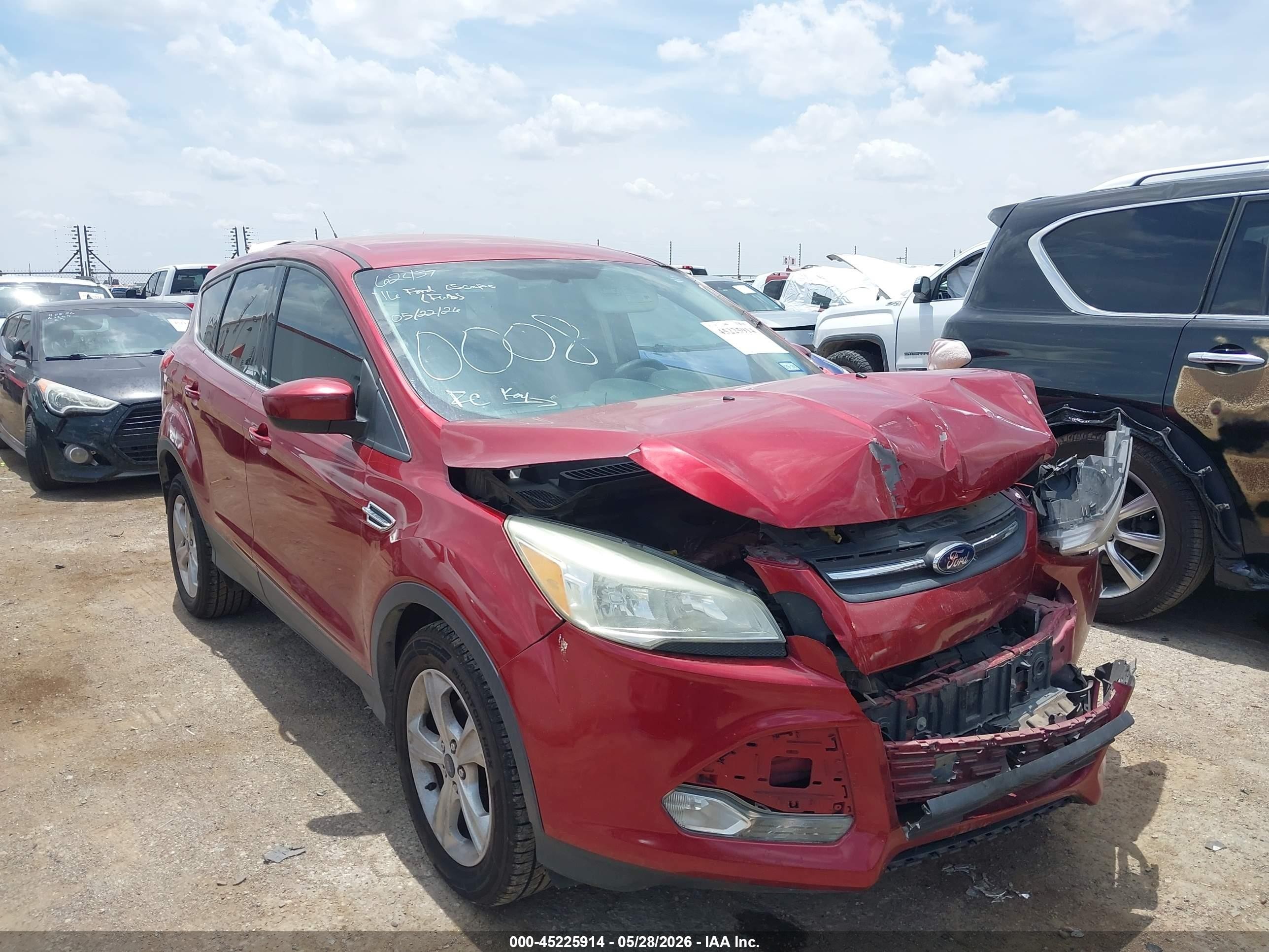 2016 Ford Escape SE, VIN 1FMCU0GX5GUA10008 — Front end