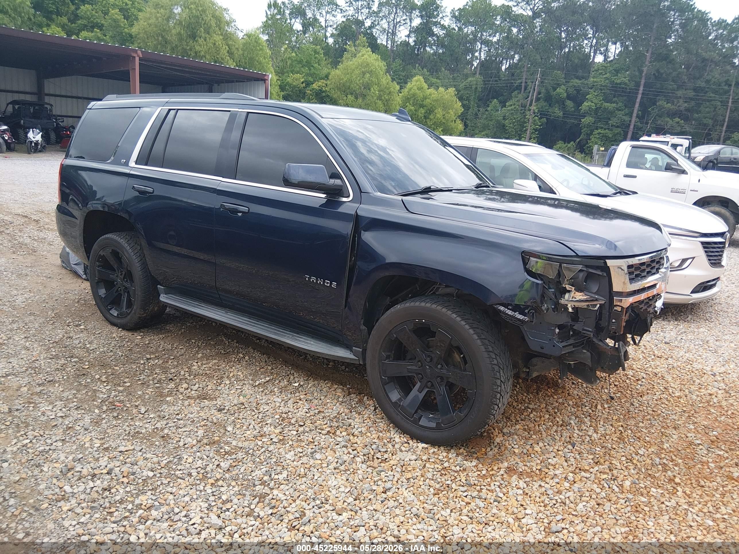 2020 Chevrolet Tahoe LT, VIN 1GNSCBKC7LR213084 — Front end