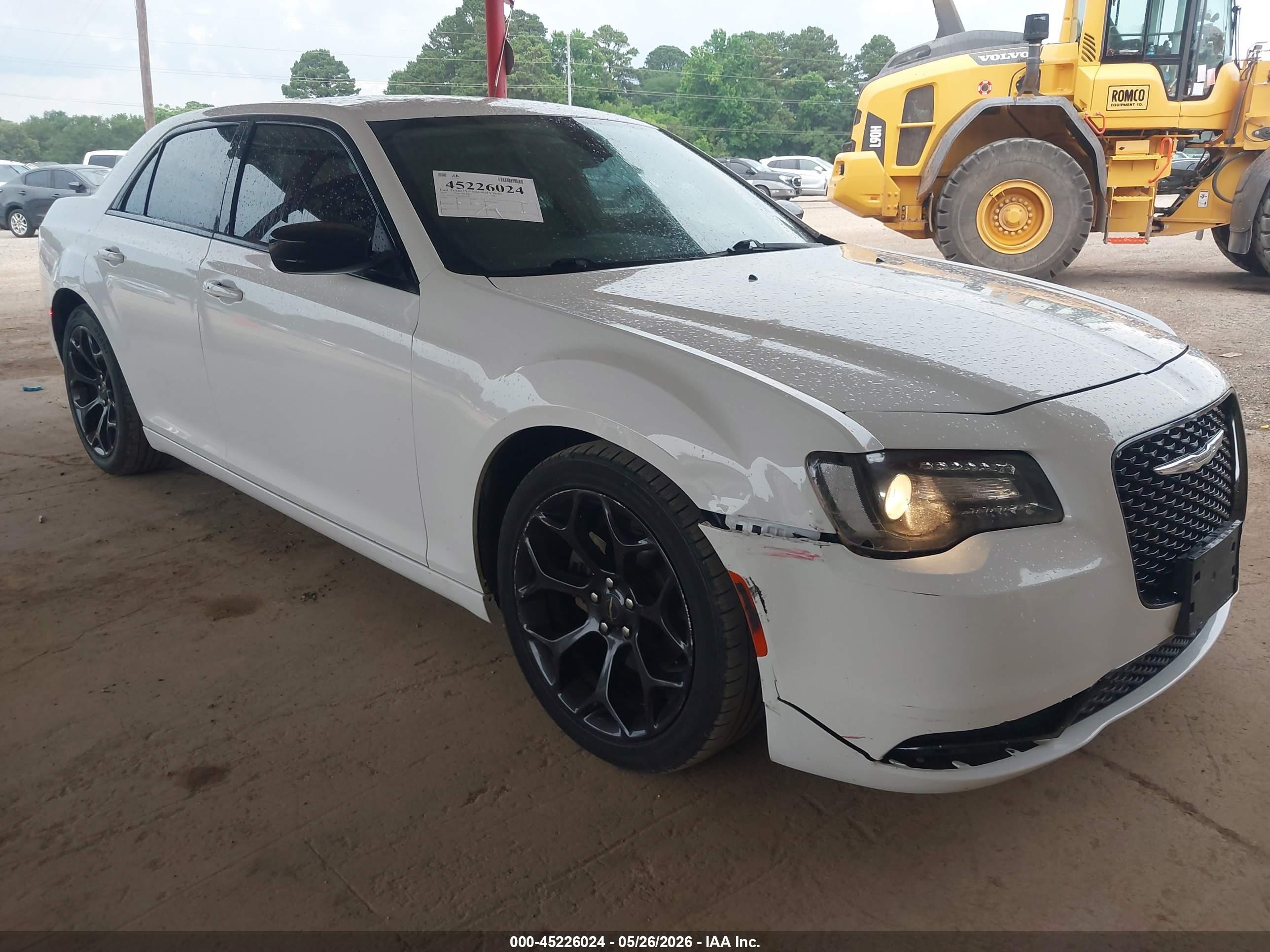 2019 Chrysler 300 Touring L, VIN 2C3CCAAG8KH610365 — Repossession