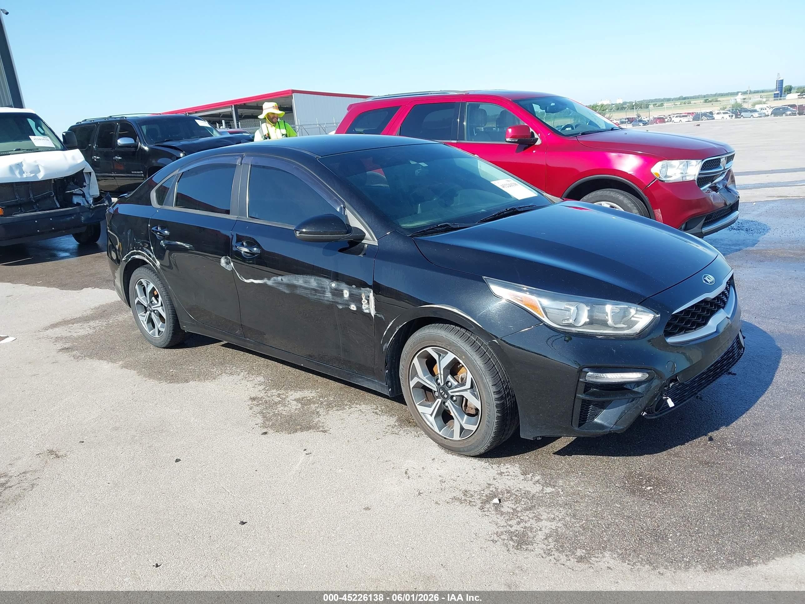 2021 Kia Forte LXS, VIN 3KPF24AD0ME273367 — Side