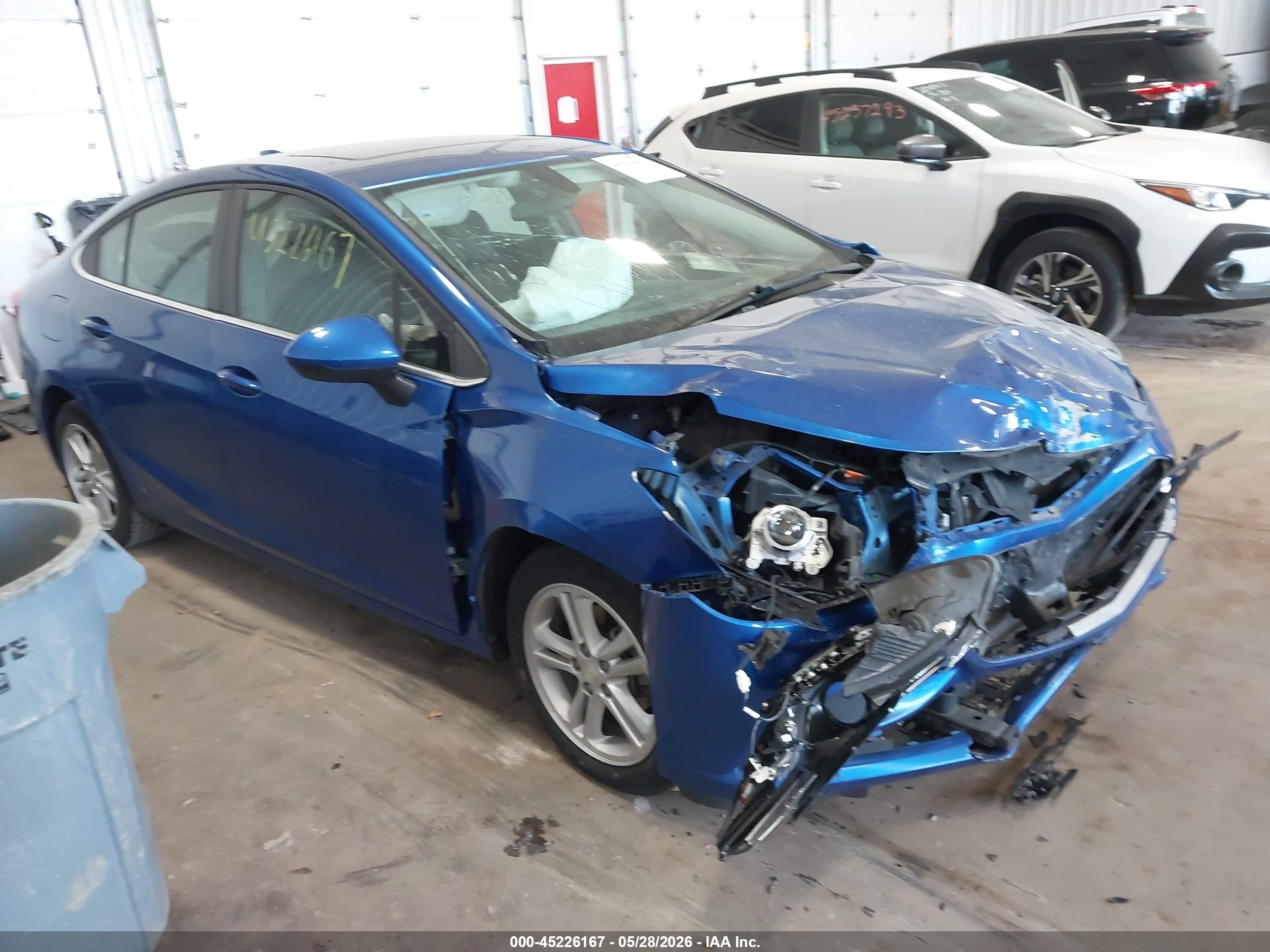 2018 Chevrolet Cruze LT, VIN 1G1BE5SM0J7182971 — Front end