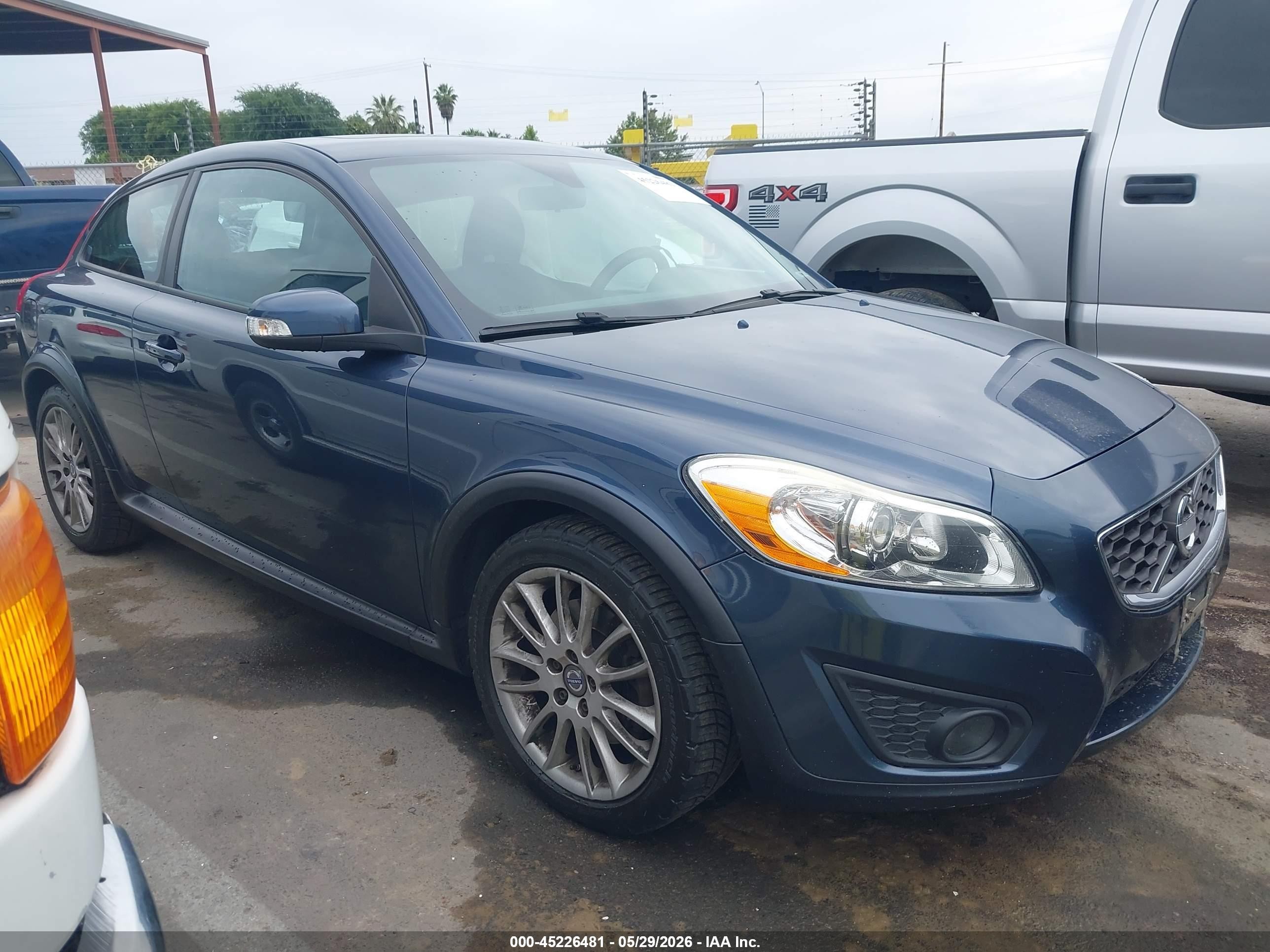 2011 Volvo C30, VIN YV1672MK7B2222467 — Бок