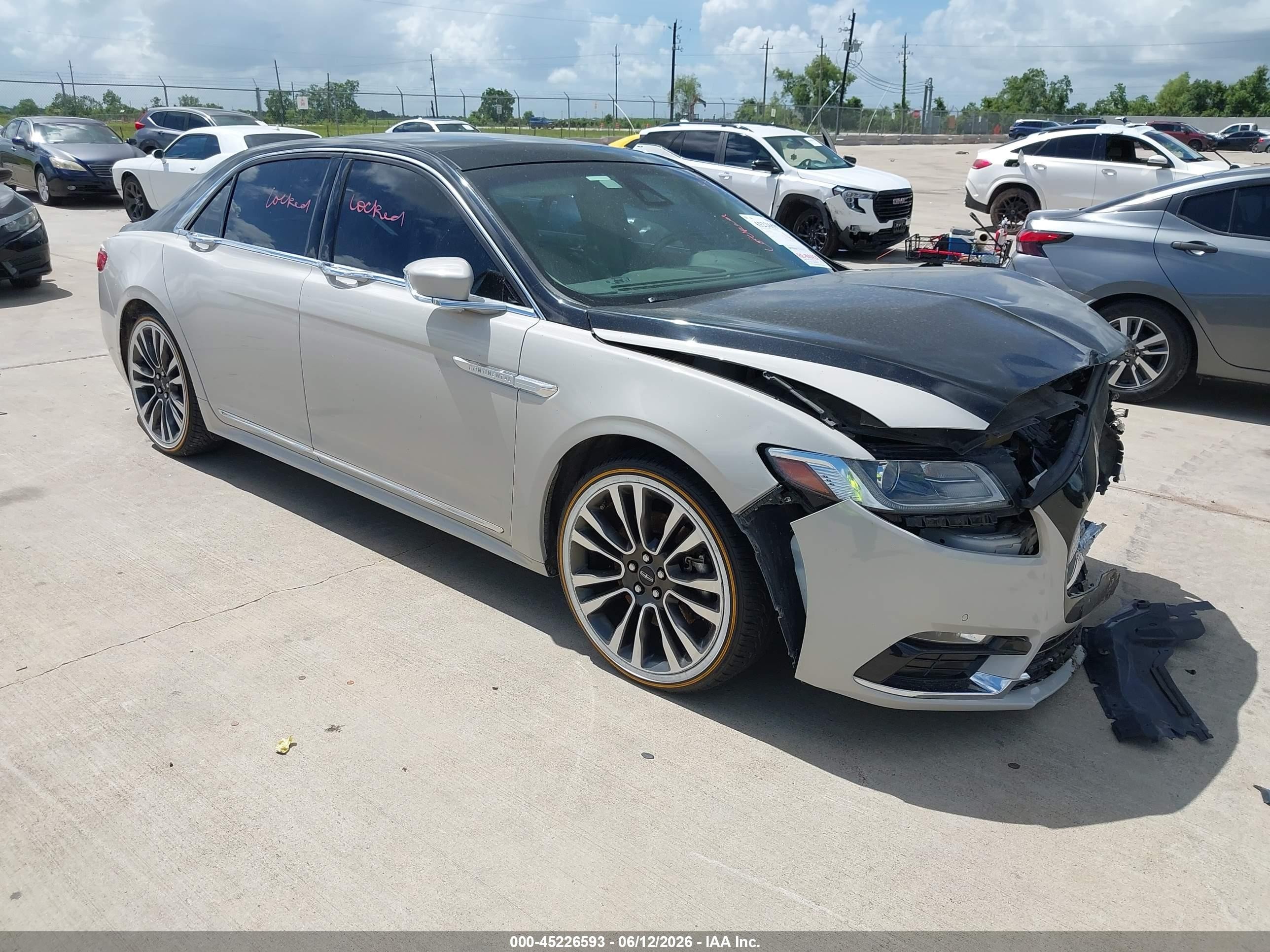 2019 Lincoln Continental Select, VIN 1LN6L9SK5K5614483 — Front end