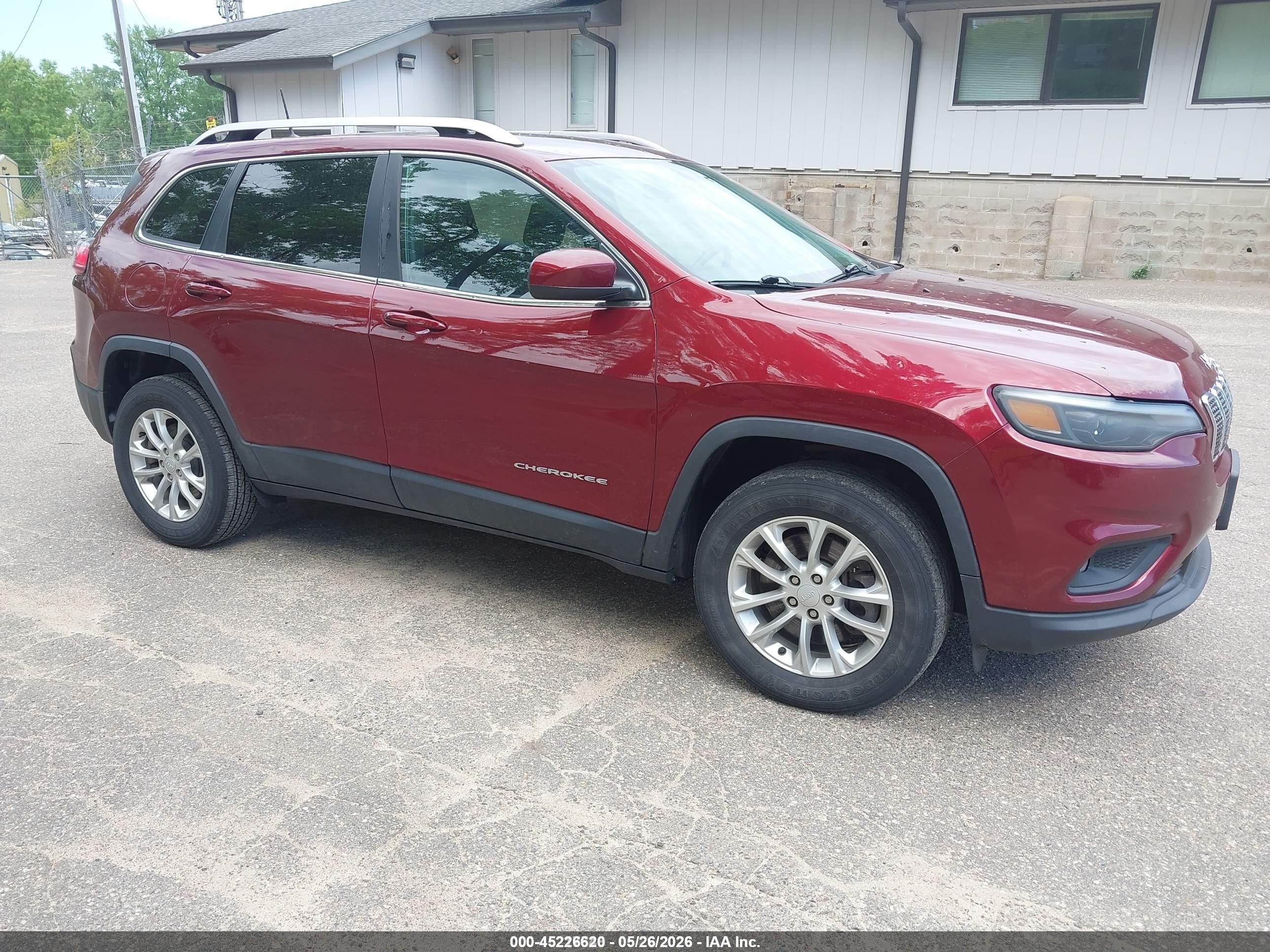 2019 Jeep Cherokee Latitude, VIN 1C4PJMCB0KD341183 — Normal wear