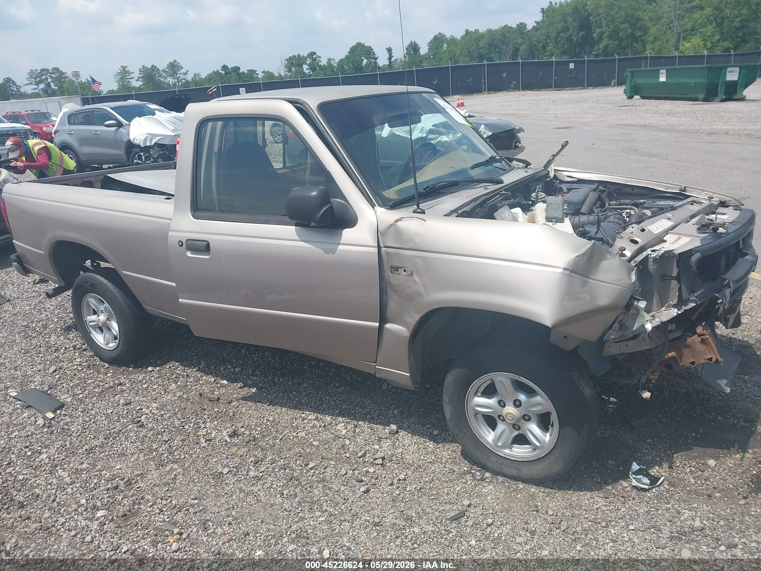 1996 Mazda B-Series, VIN 4F4CR12A9TTM08585 — Front end