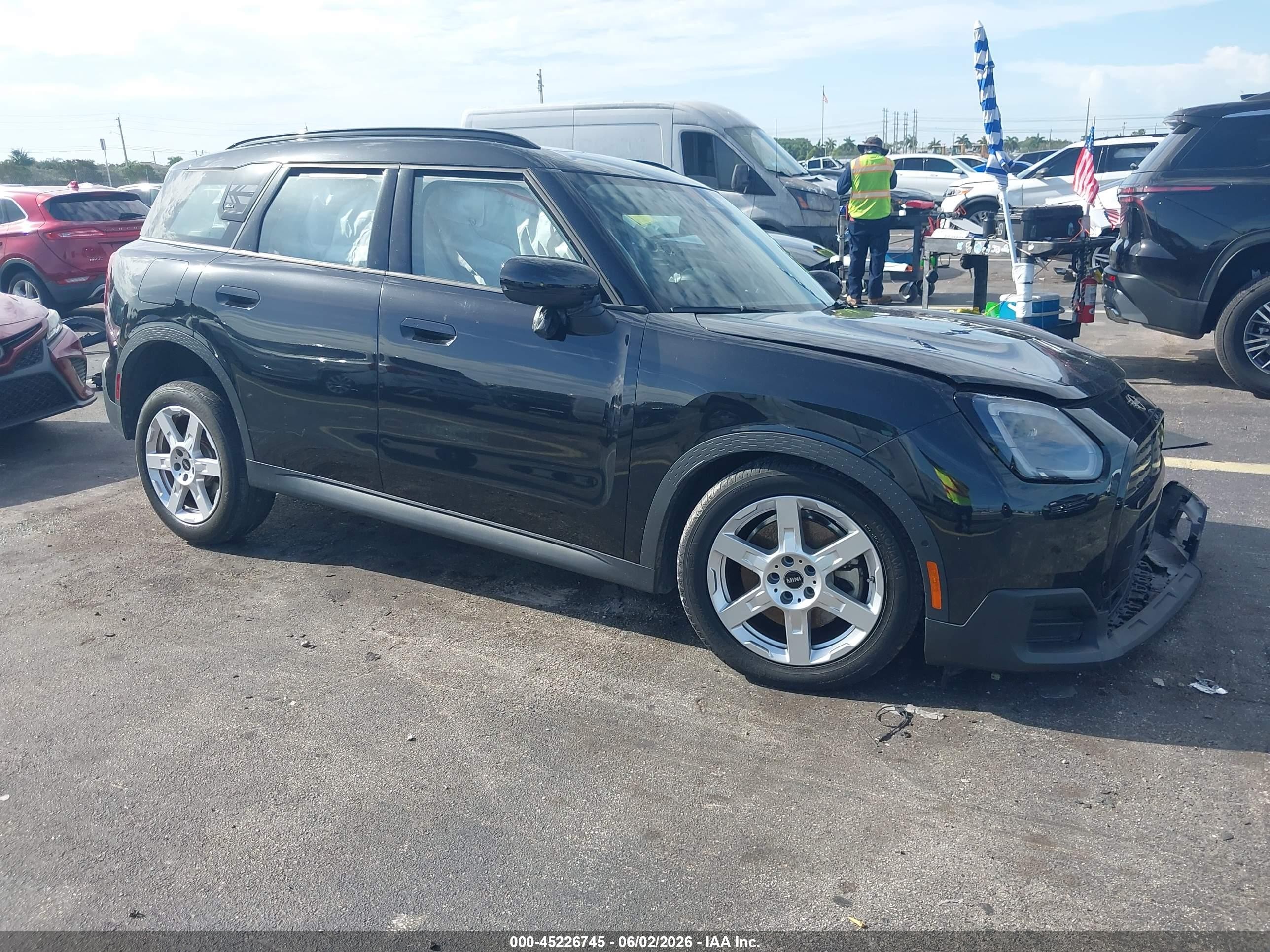 2025 MINI Countryman SE, VIN WMZ53GA02S7R60449 — Side
