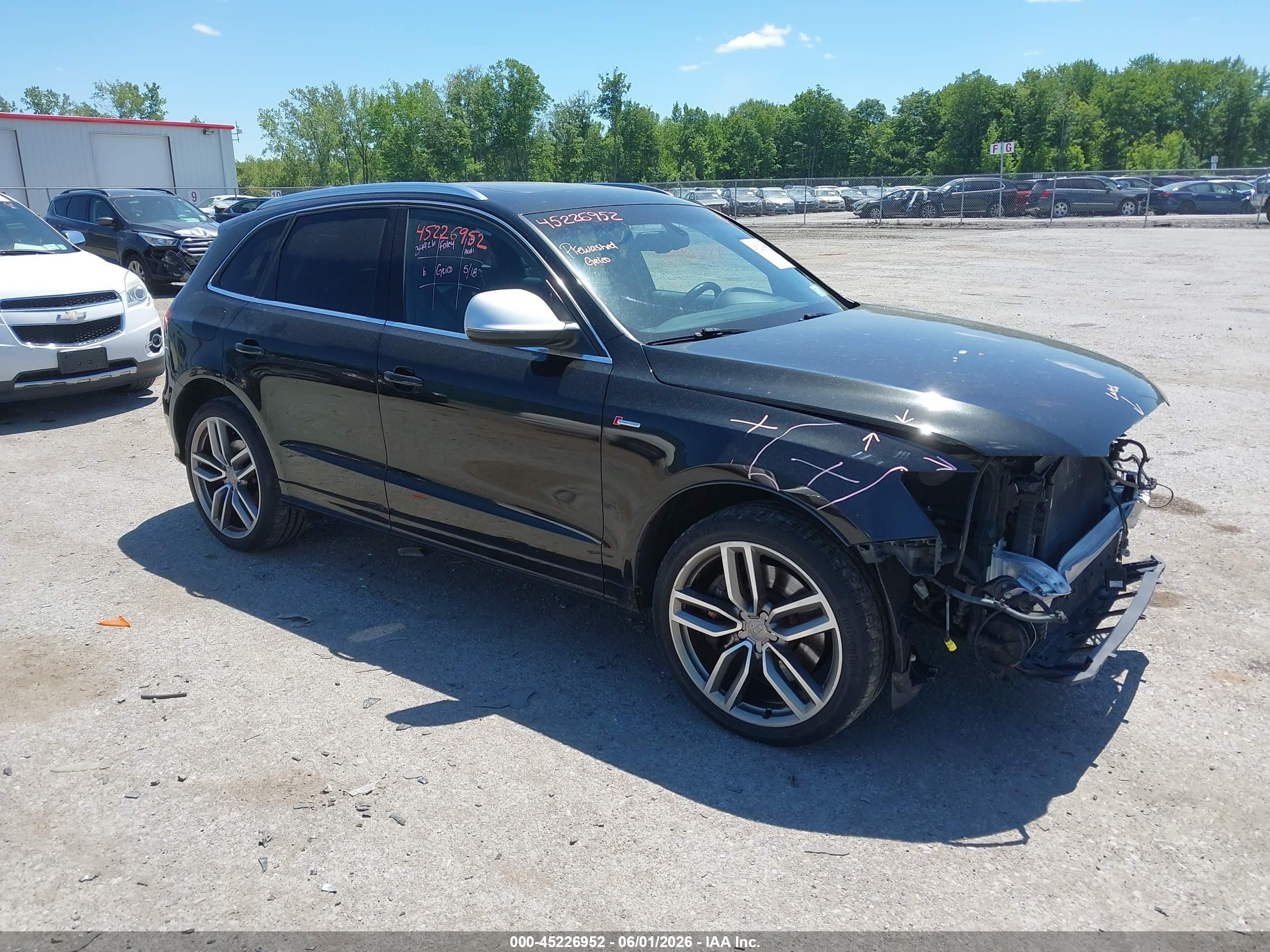 2014 Audi SQ5 Premium Plus, VIN WA1CGAFP3EA106179 — Перед