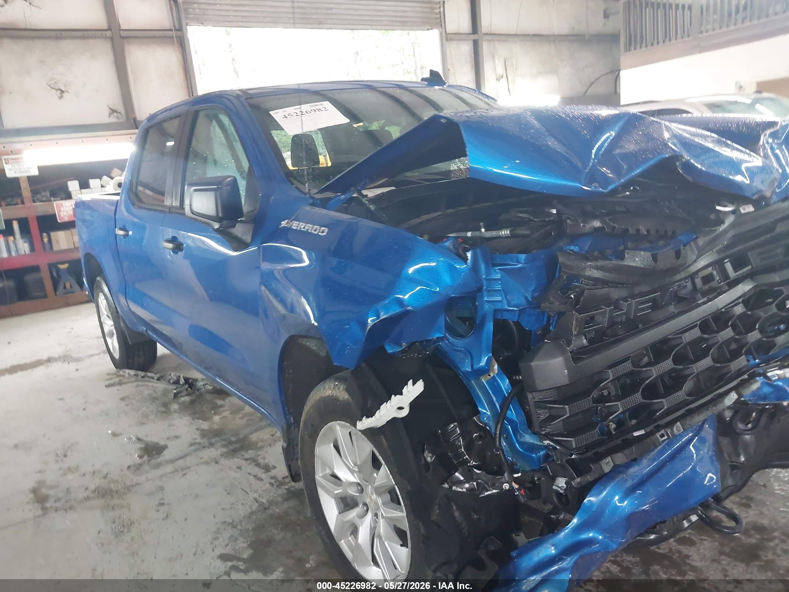 2023 Chevrolet Silverado 1500 Custom, VIN 1GCPABEK5PZ120660 — Перед