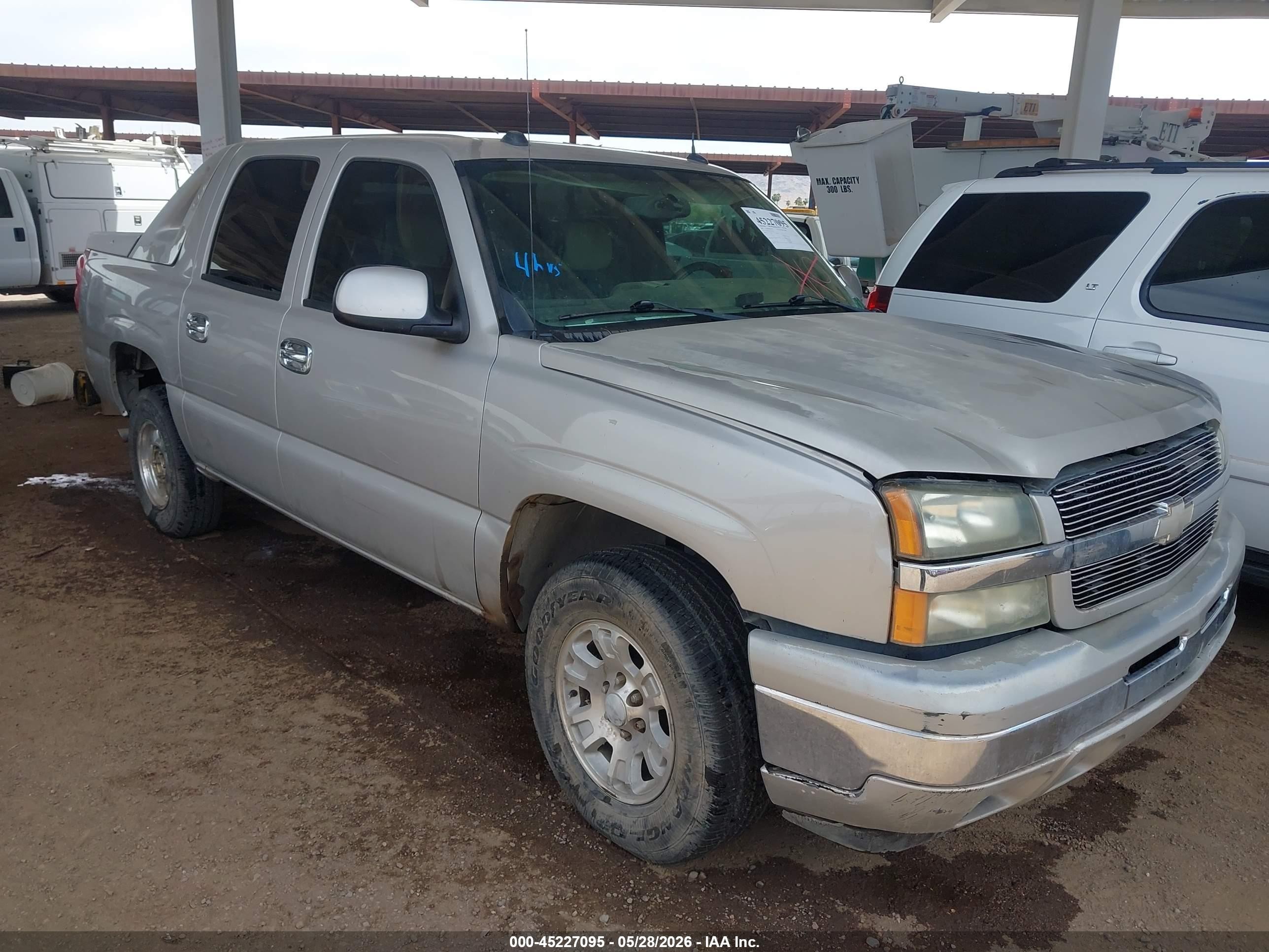 2005 Chevrolet Avalanche Z71, VIN 3GNEK12ZX5G266976 — Normal wear