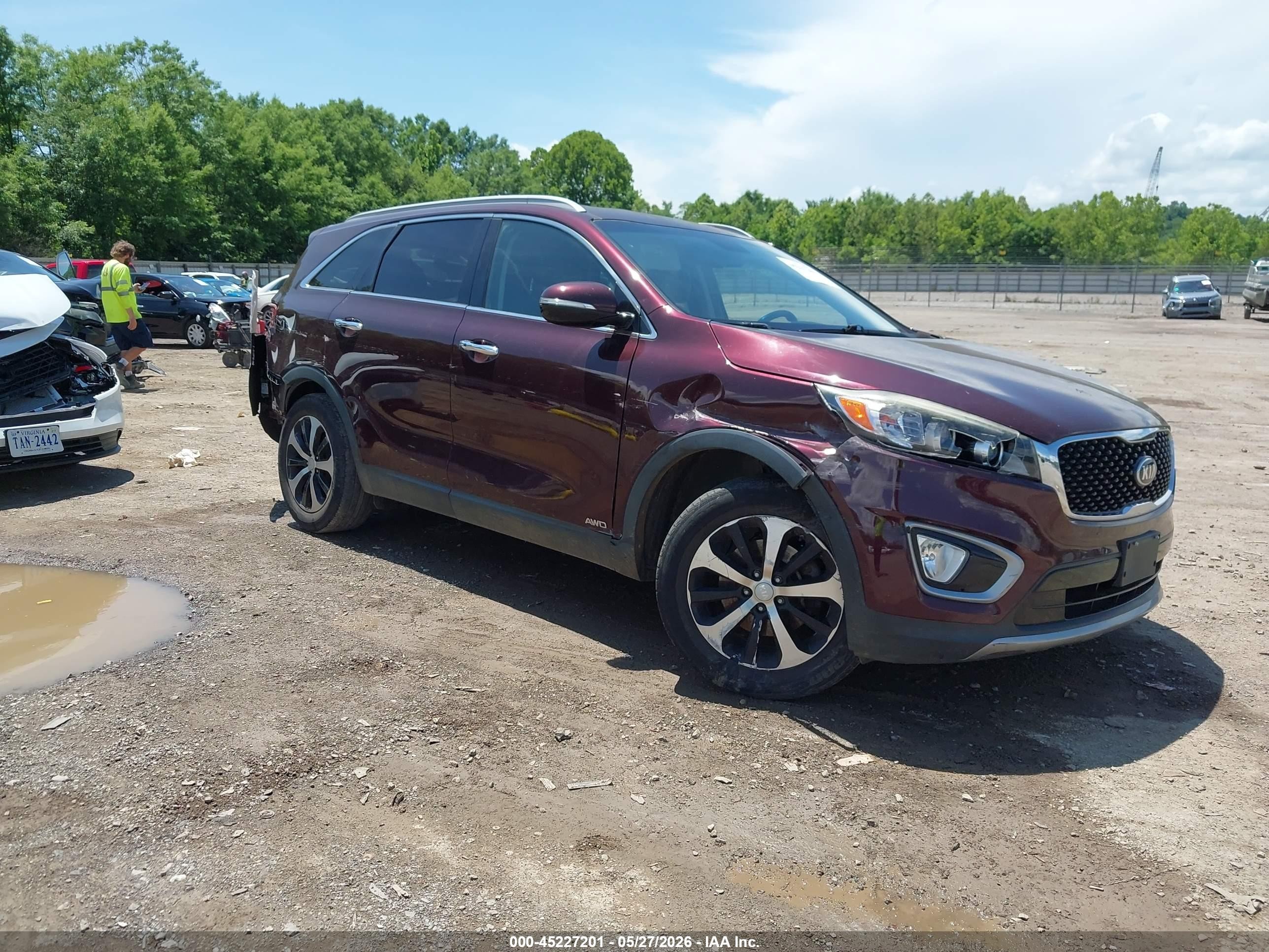 2017 Kia Sorento EX, VIN 5XYPHDA13HG231714 — Side