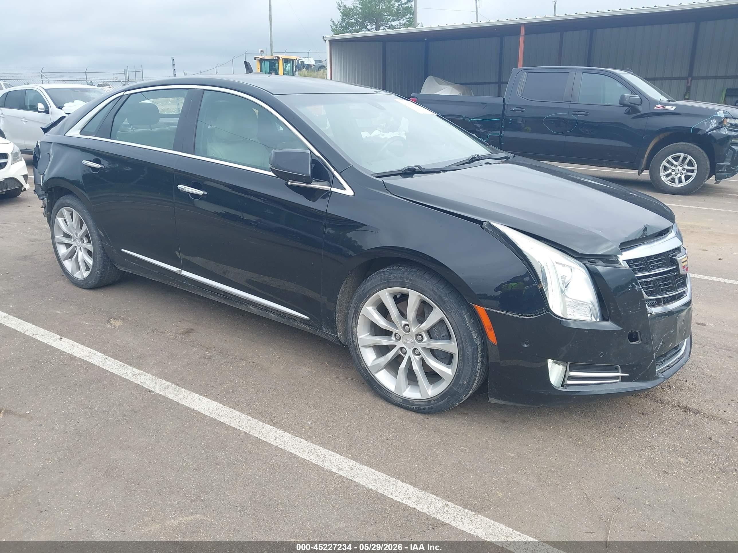 2017 Cadillac XTS Luxury, VIN 2G61M5S3XH9127940 — Rear end