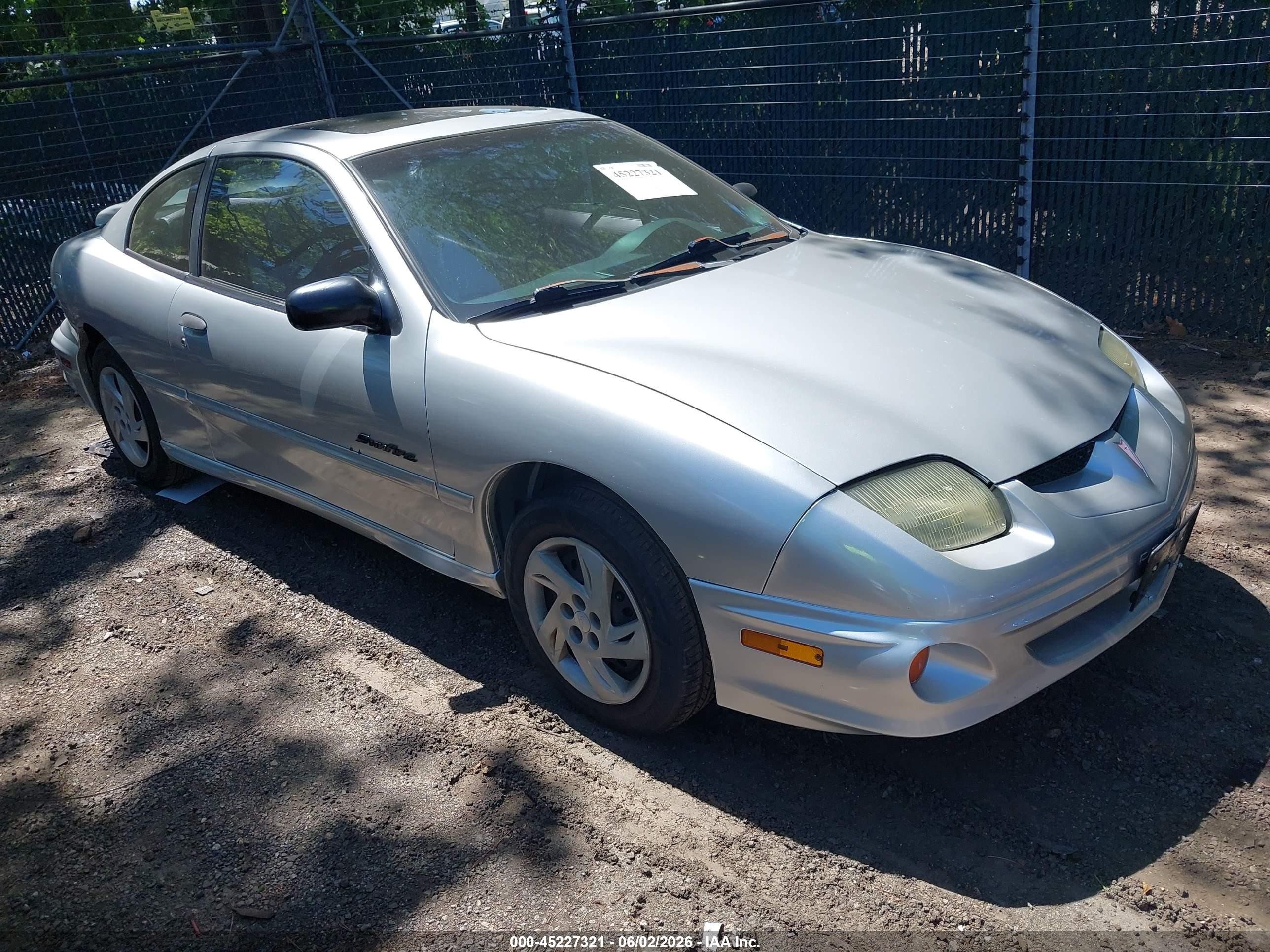 2002 Pontiac Sunfire SE, VIN 1G2JB124227398038 — Normal wear