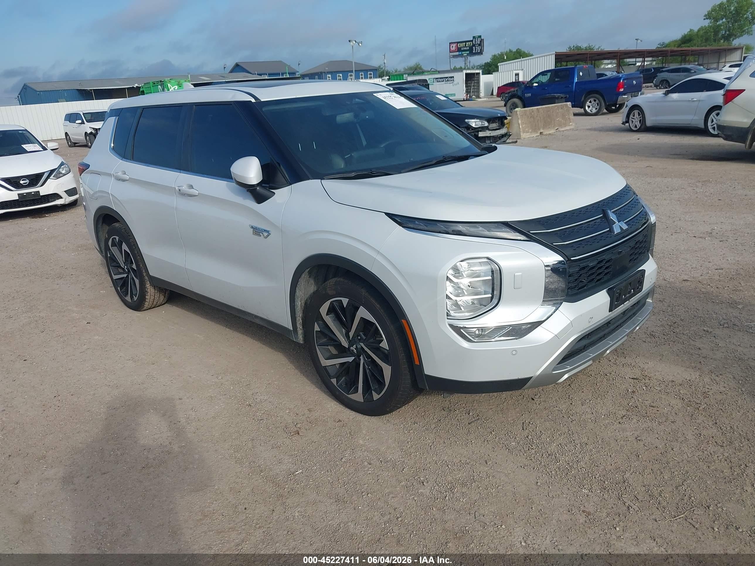 2023 Mitsubishi Outlander SE, VIN JA4T5UA91PZ060310 — Hail