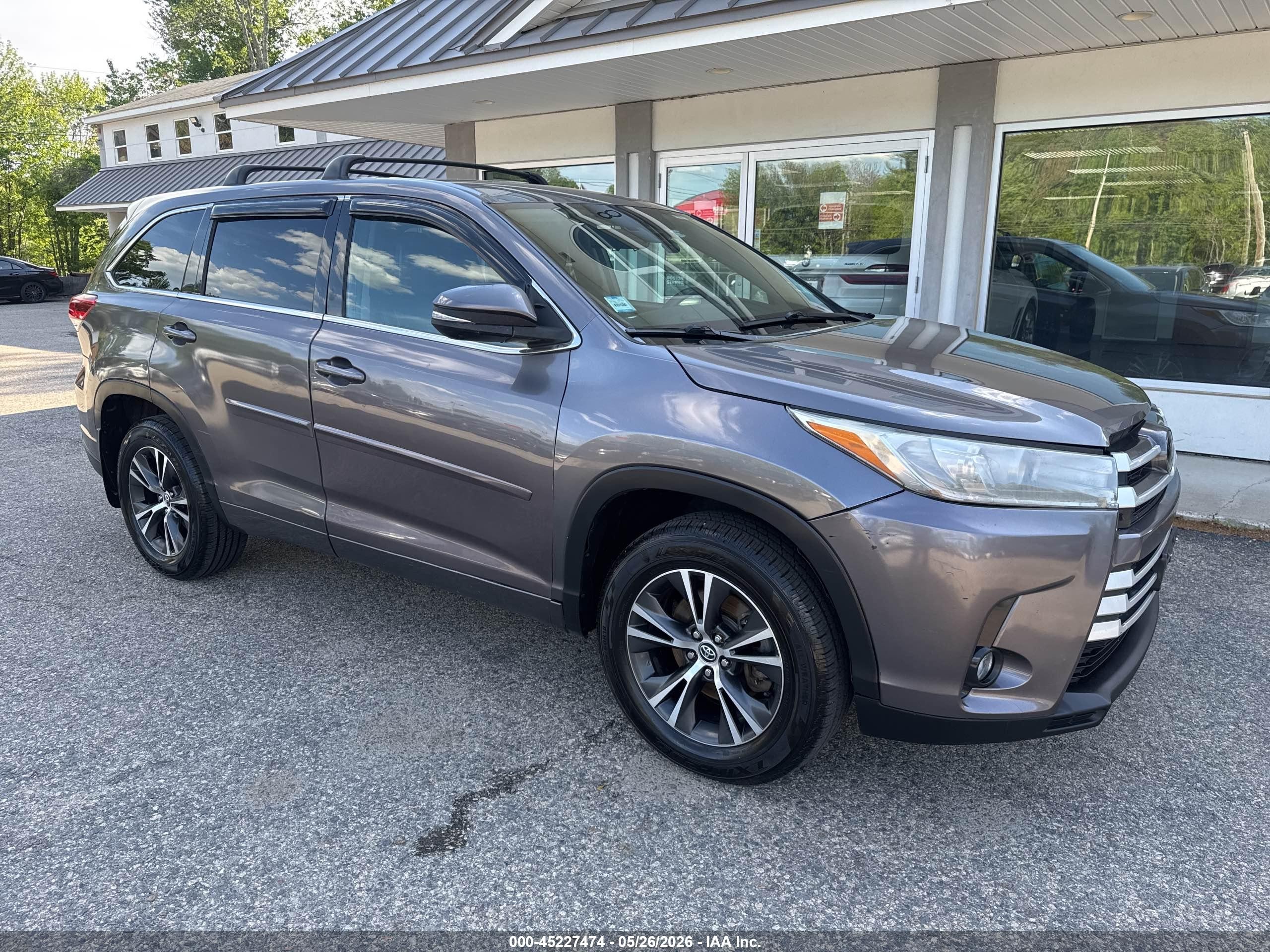 2018 Toyota Highlander LE, VIN 5TDBZRFH6JS913523 — Auction photo
