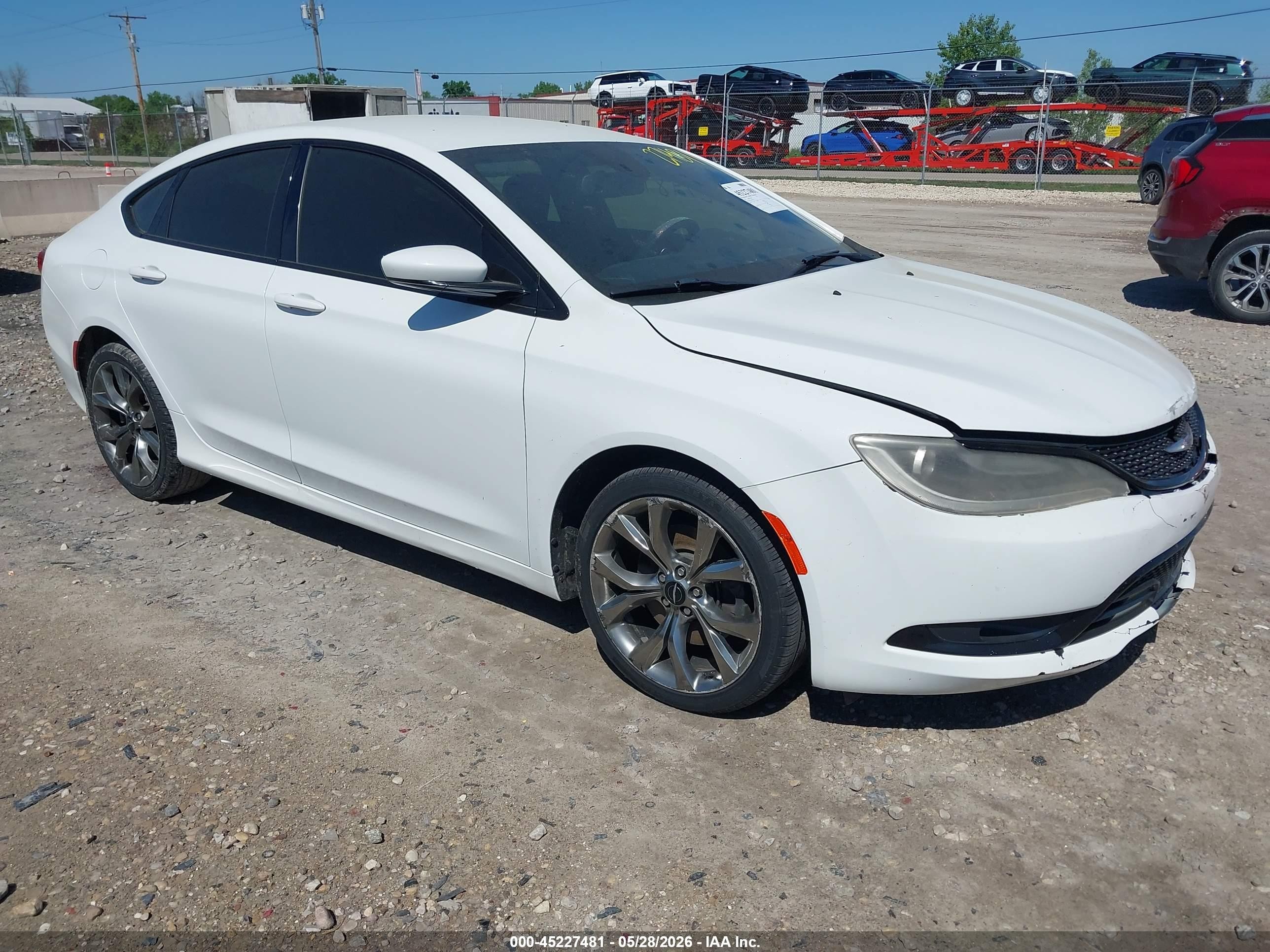 2015 Chrysler 200 S, VIN 1C3CCCBG0FN581239 — Front end